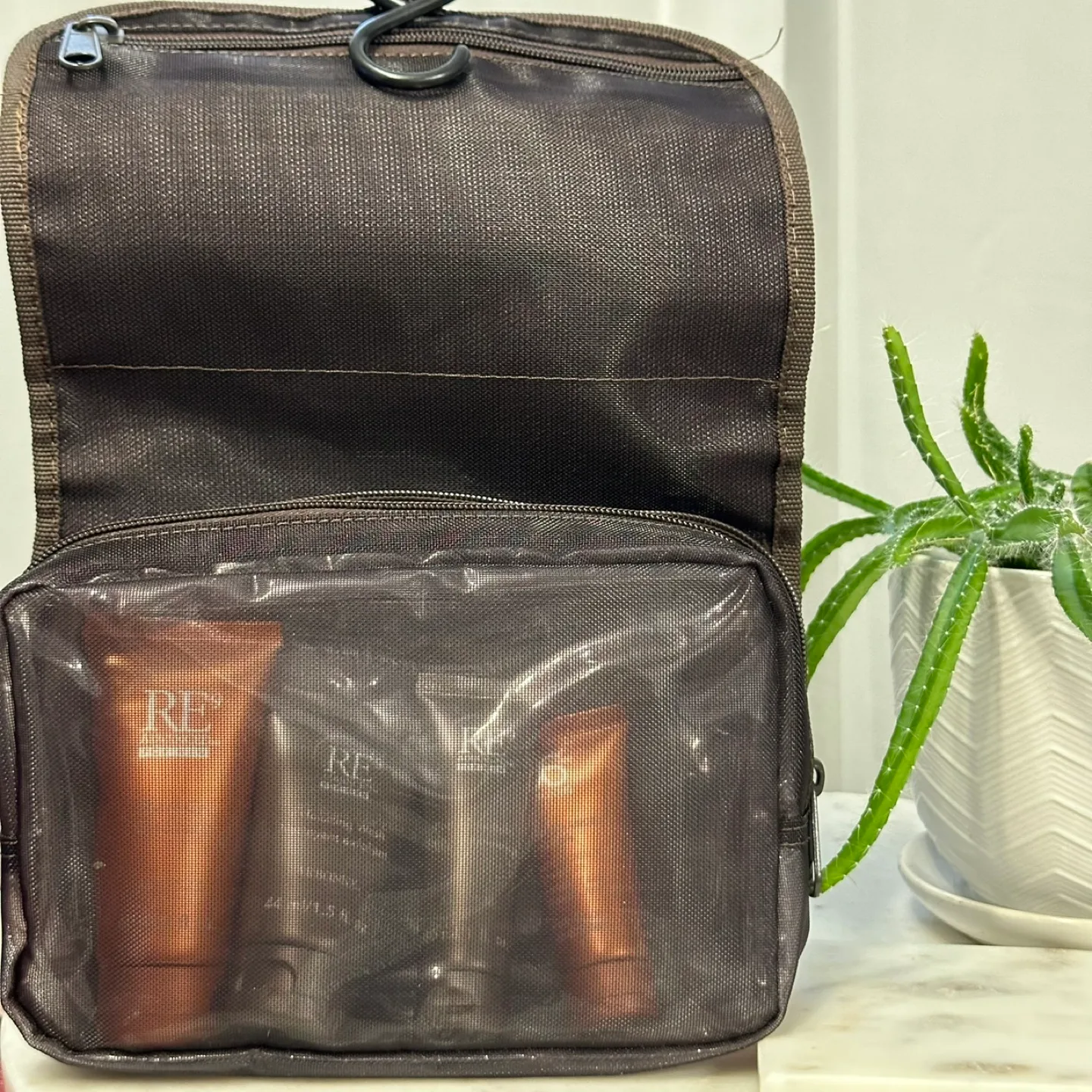 Arbonne RE9 Advanced For Men Travel Set image indicator(3)