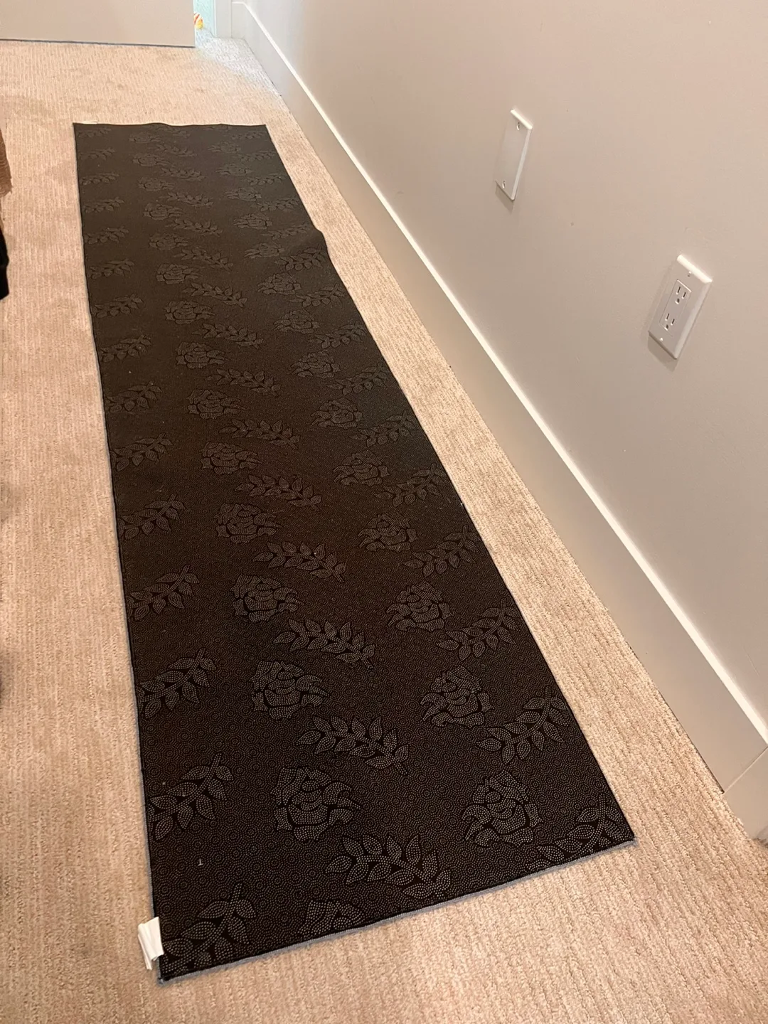 Long Throw Rug image indicator(5)