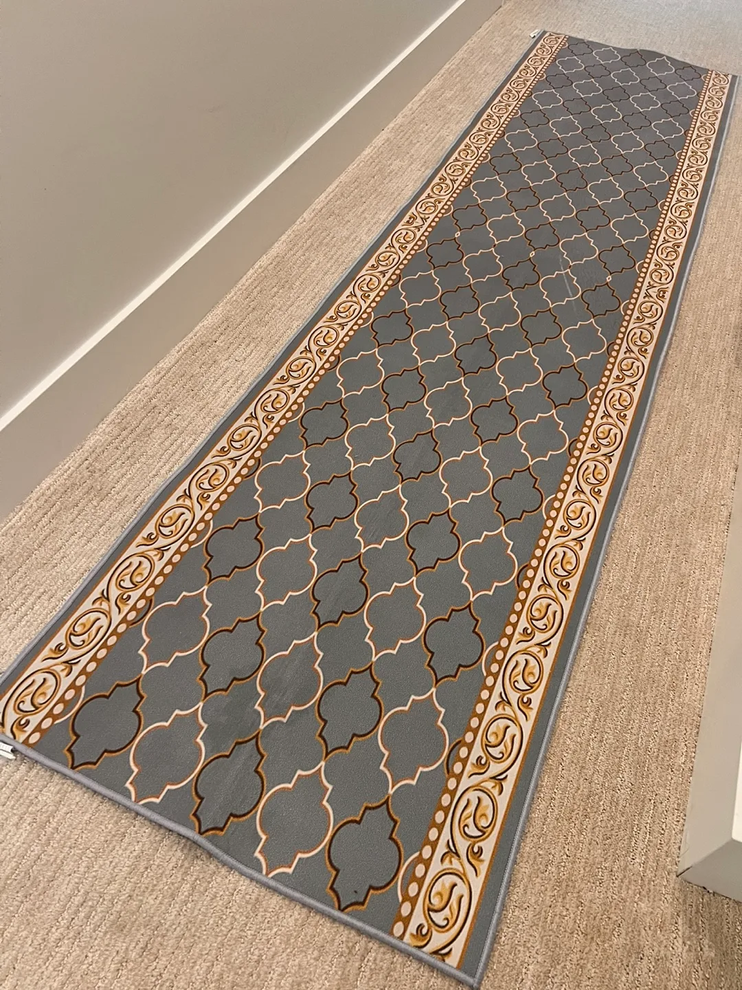 Long Throw Rug image indicator(2)