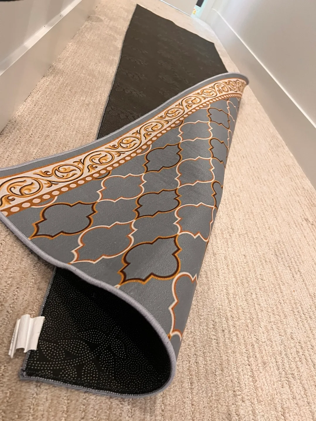 Long Throw Rug image indicator(4)