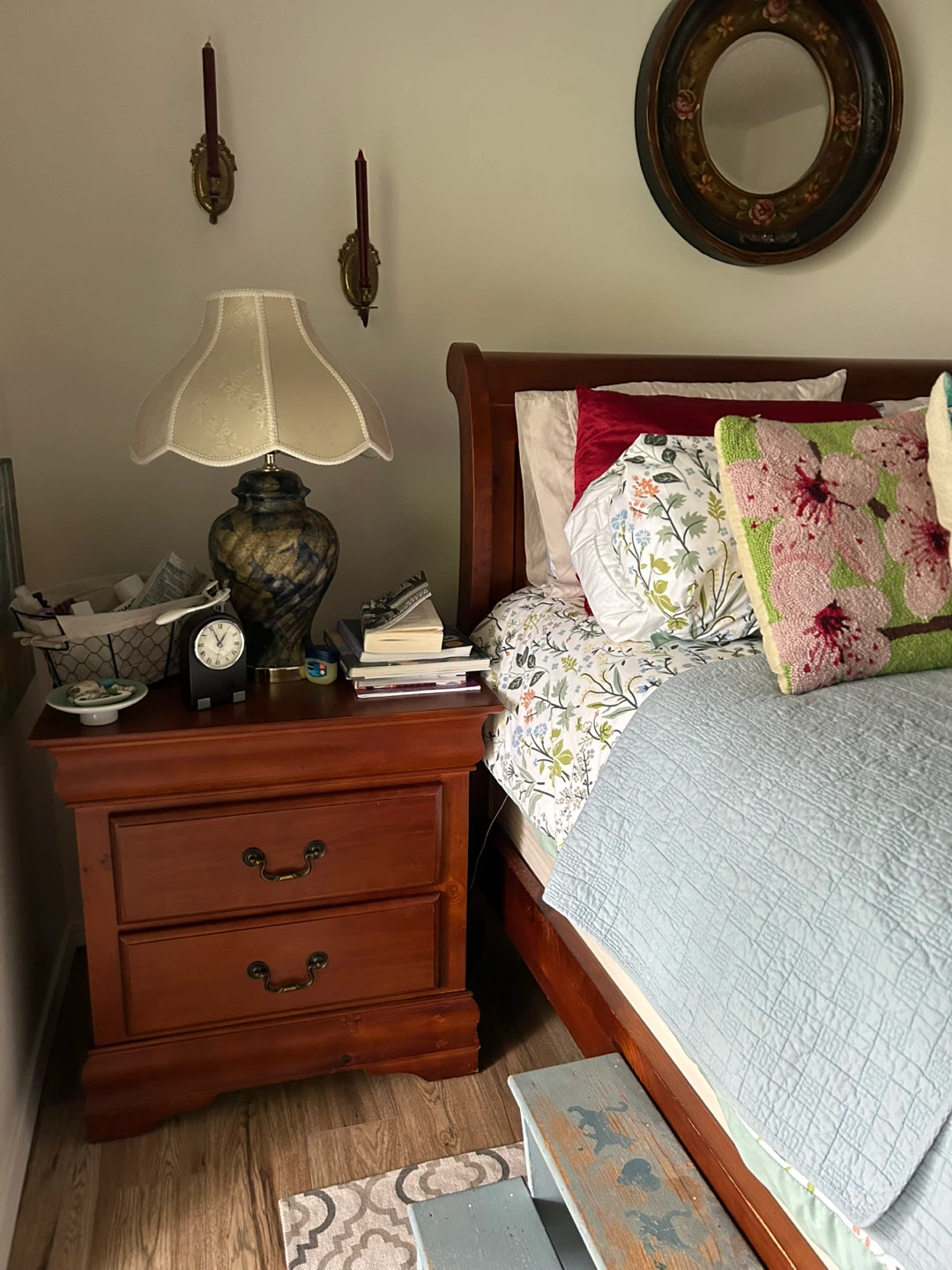 Tradewins Bedroom Set - Sleigh Bed, Dresser, Armoire - photo 2