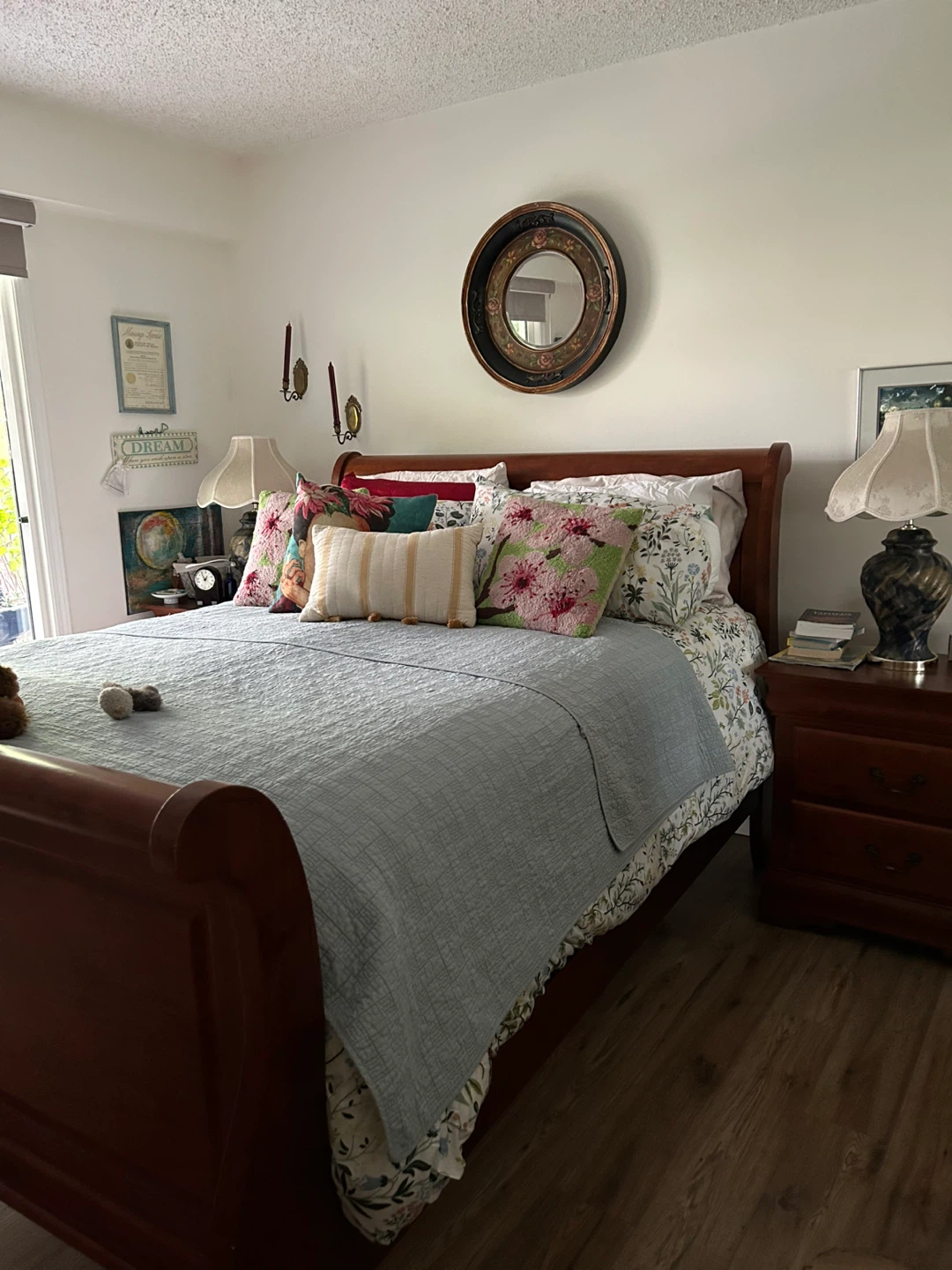 Tradewins Bedroom Set - Sleigh Bed, Dresser, Armoire - photo 4