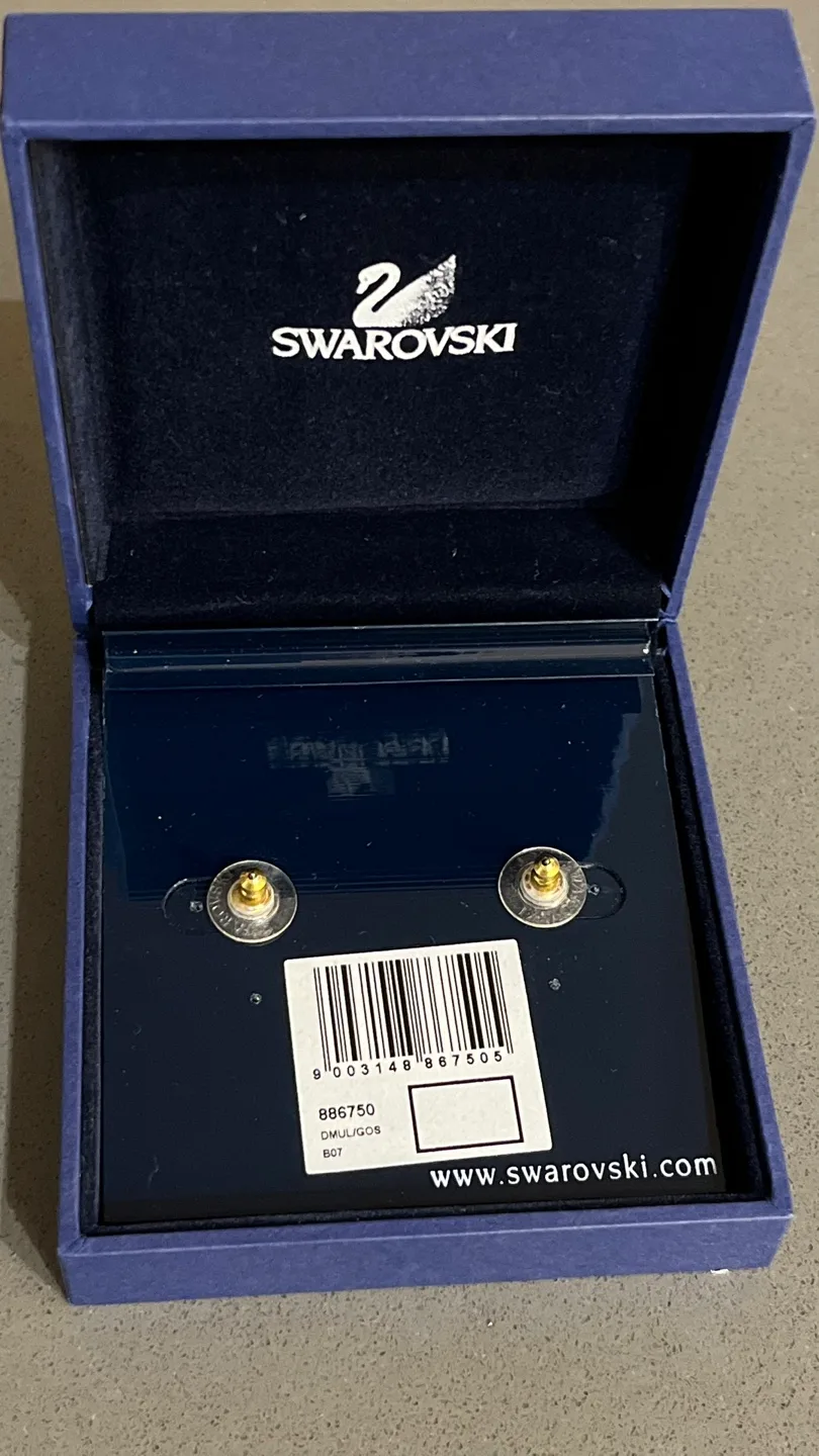 Swarovski Earrings with Box image indicator(2)