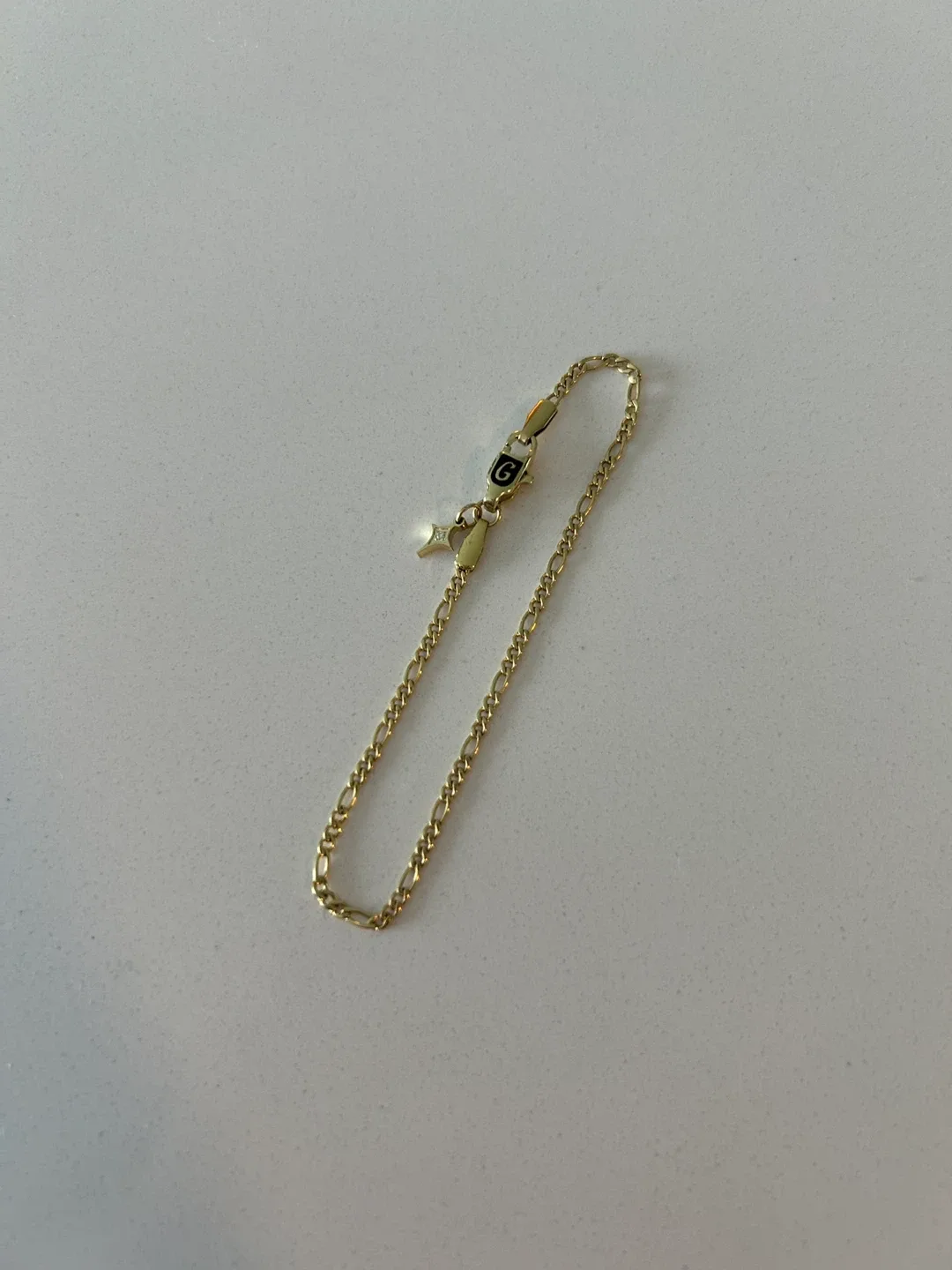 18k Gold 6” Figaro Chain Bracelet image indicator(3)