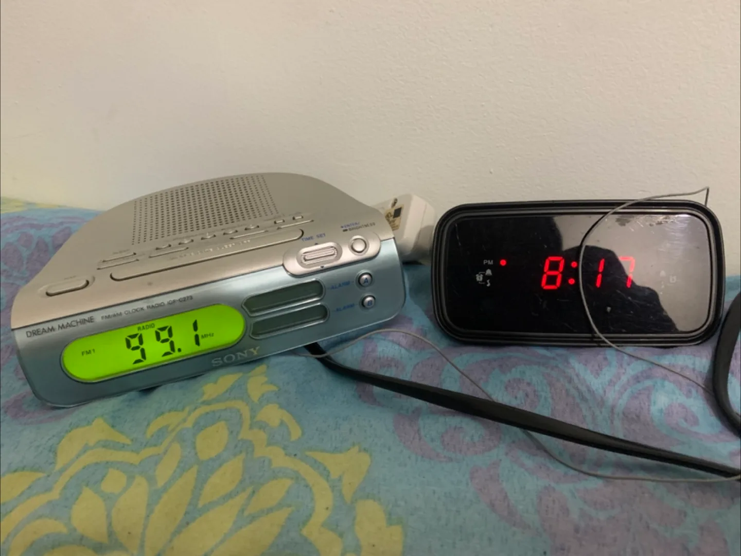 Sony Dream Machine Clock Radio ICF-C313 thumbnail