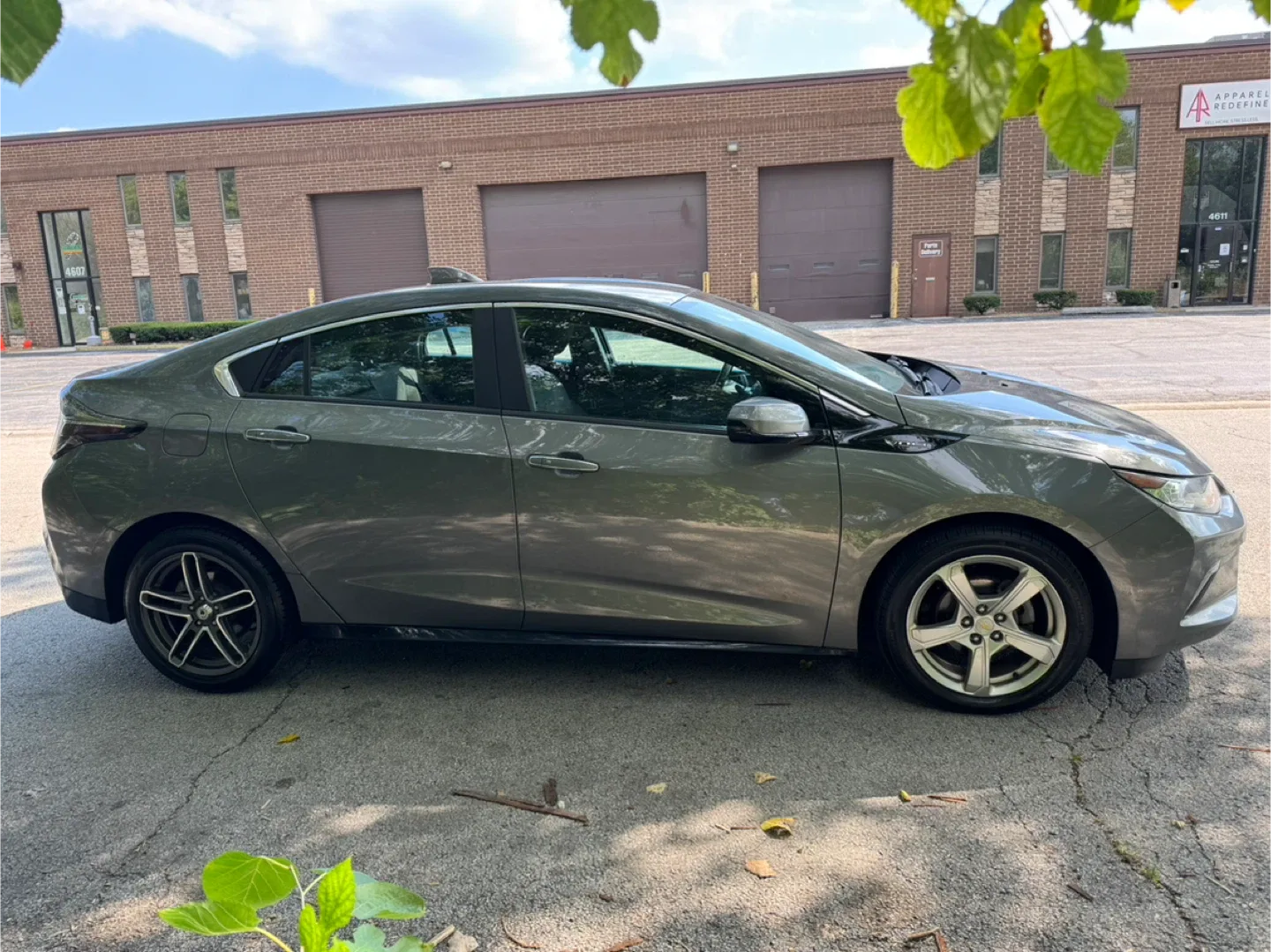 2017 Chevrolet Volt · LT Sedan 4D image indicator(2)