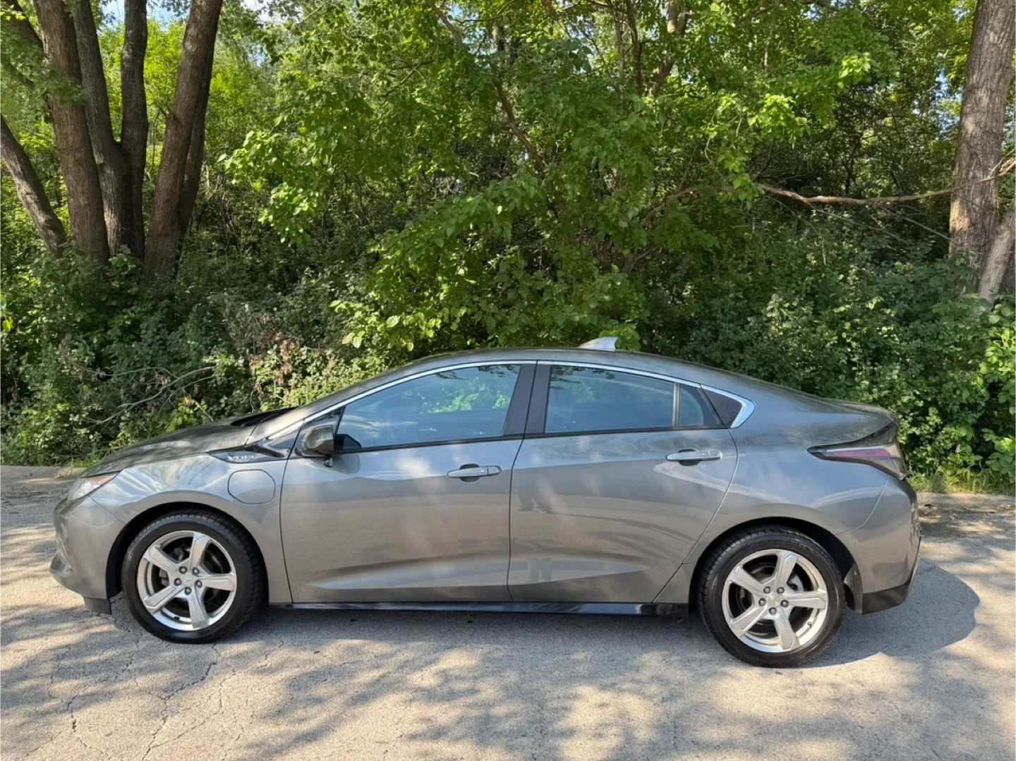 2017 Chevrolet Volt · LT Sedan 4D image indicator(4)