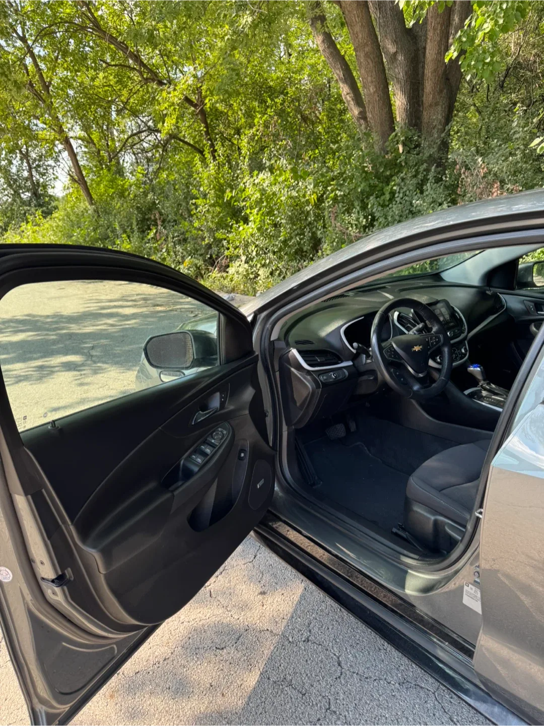 2017 Chevrolet Volt · LT Sedan 4D image indicator(5)