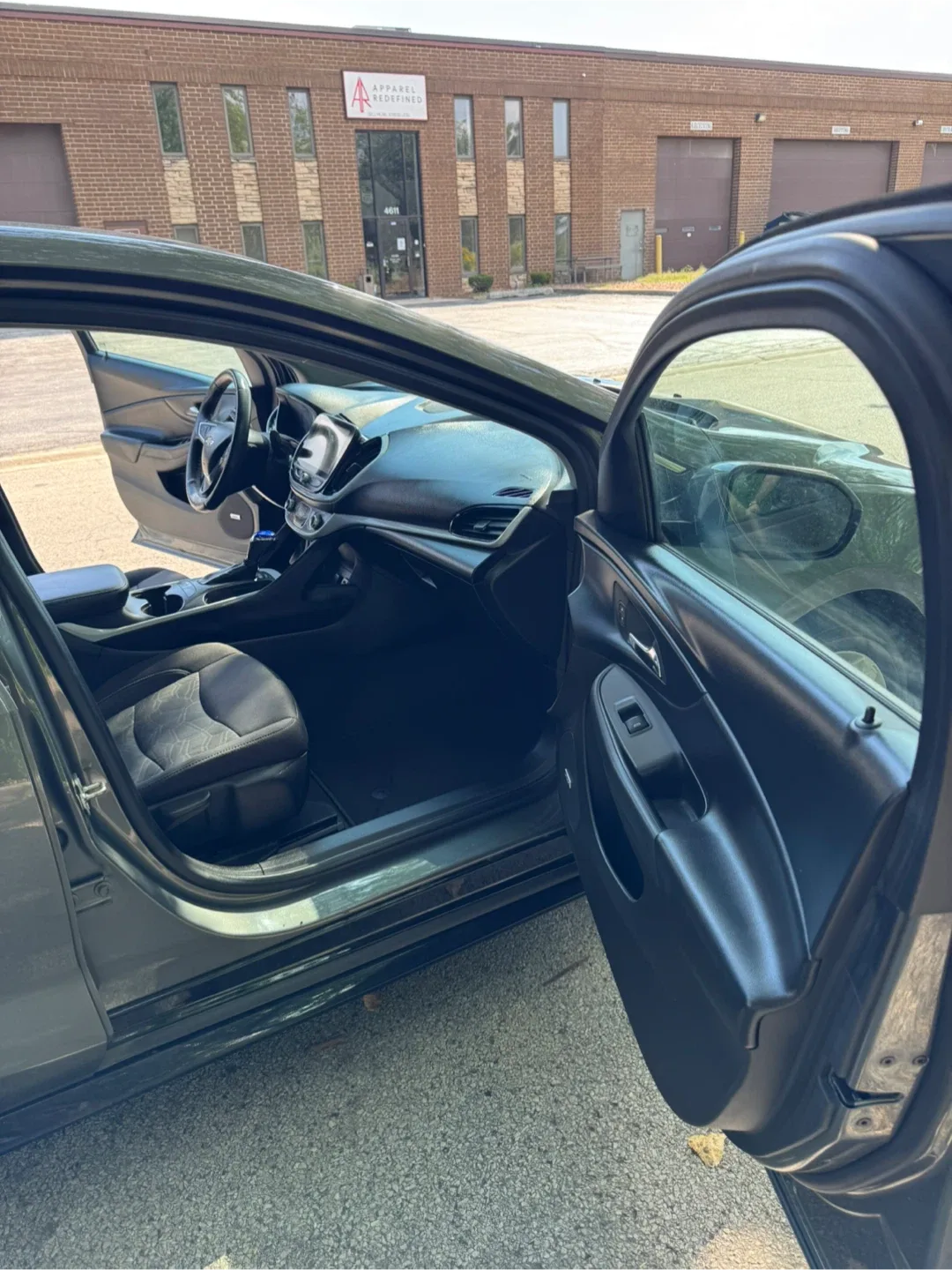 2017 Chevrolet Volt · LT Sedan 4D image indicator(7)