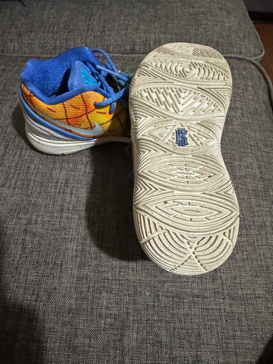 Nike Kyrie 5 Spongebob Pineapple House Shoes image indicator(5)