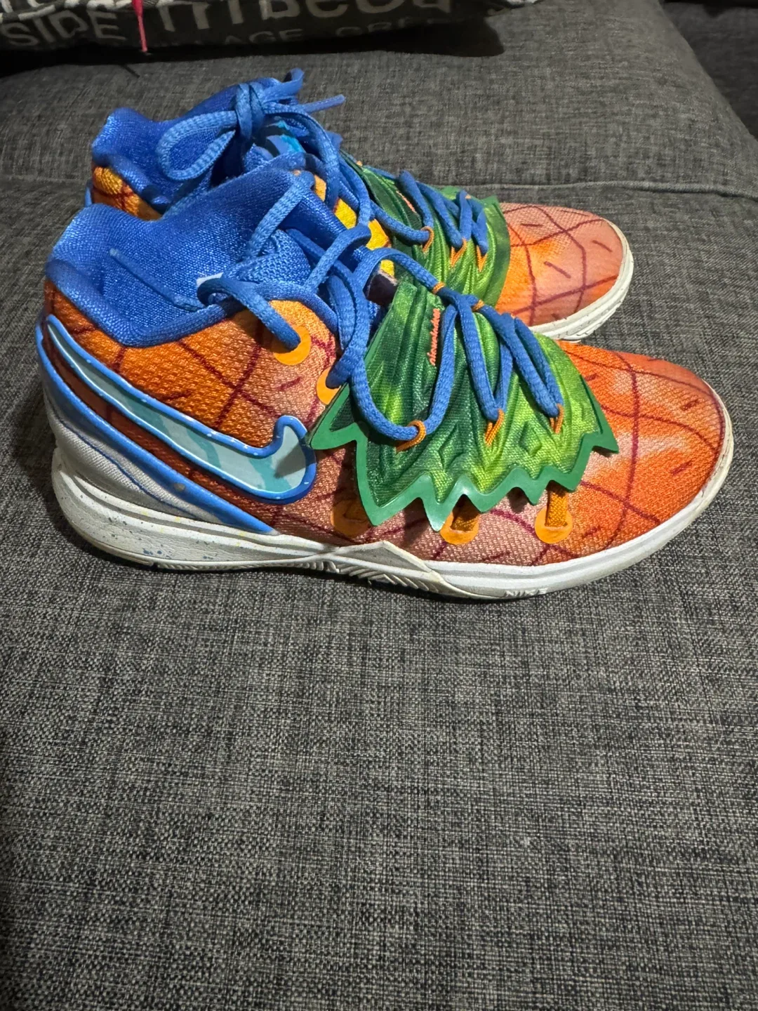 Nike Kyrie 5 Spongebob Pineapple House Shoes image indicator(2)