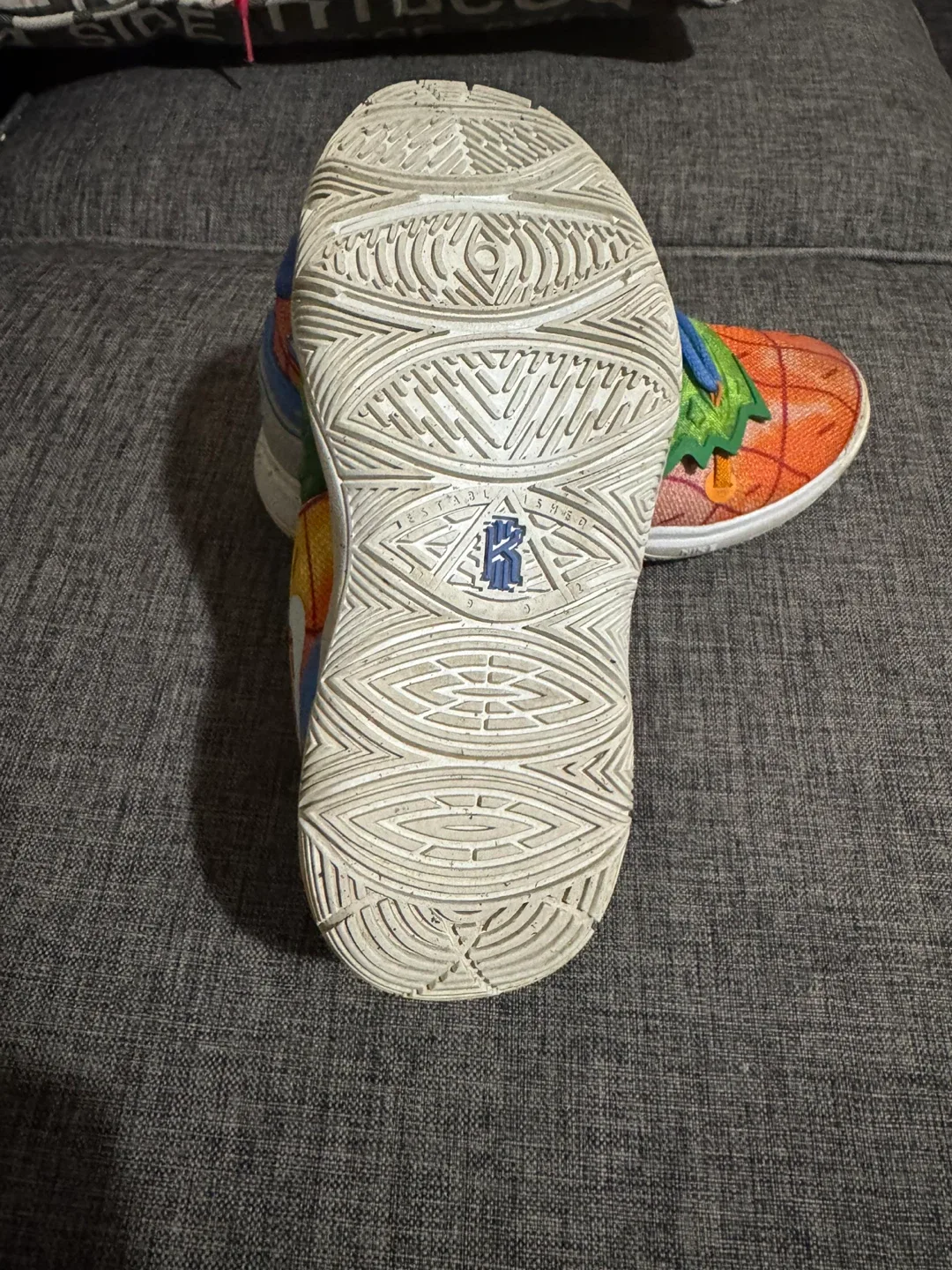 Nike Kyrie 5 Spongebob Pineapple House Shoes image indicator(6)