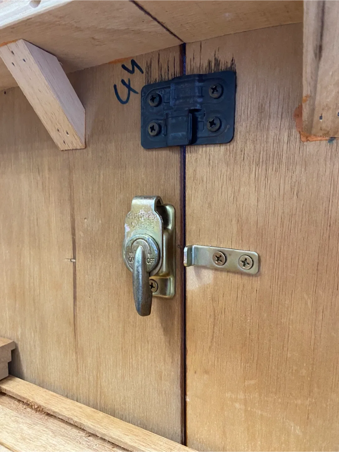 Solid wood dining table and 6 chairs image indicator(7)