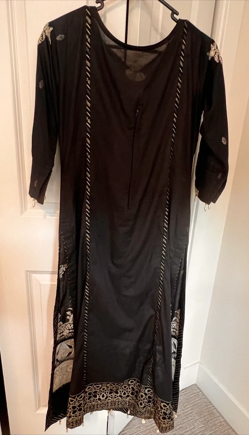 South Asian Suit image indicator(2)