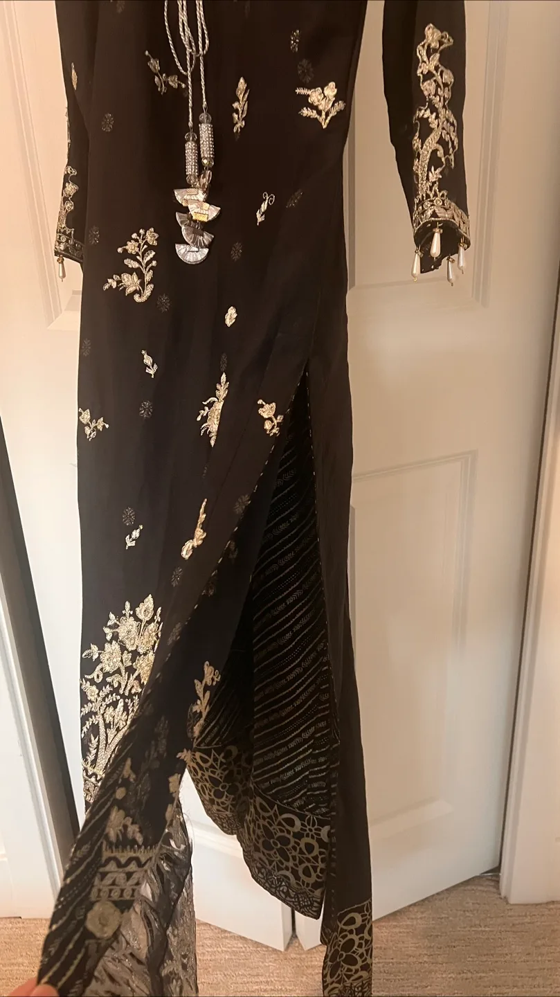 South Asian Suit image indicator(10)