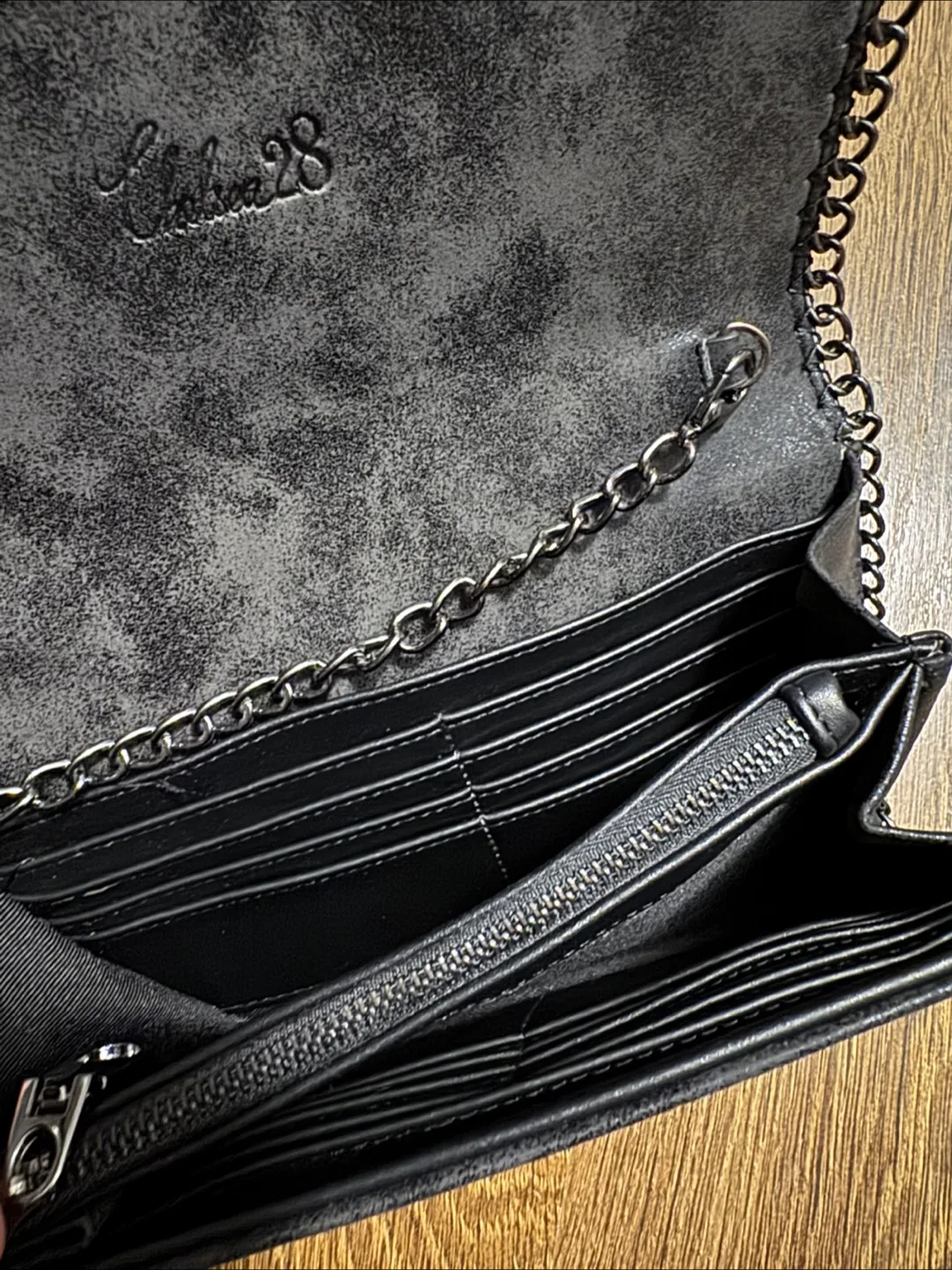 Chelsea 28 Black Chain Wallet image indicator(5)