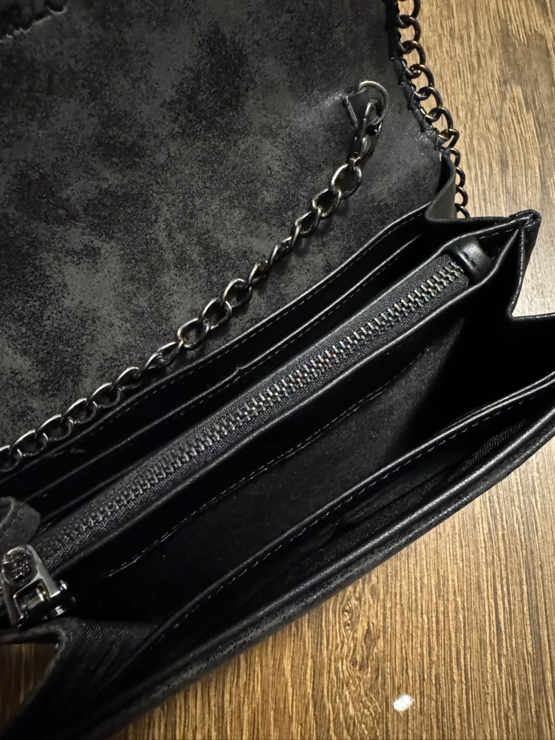 Chelsea 28 Black Chain Wallet image indicator(6)