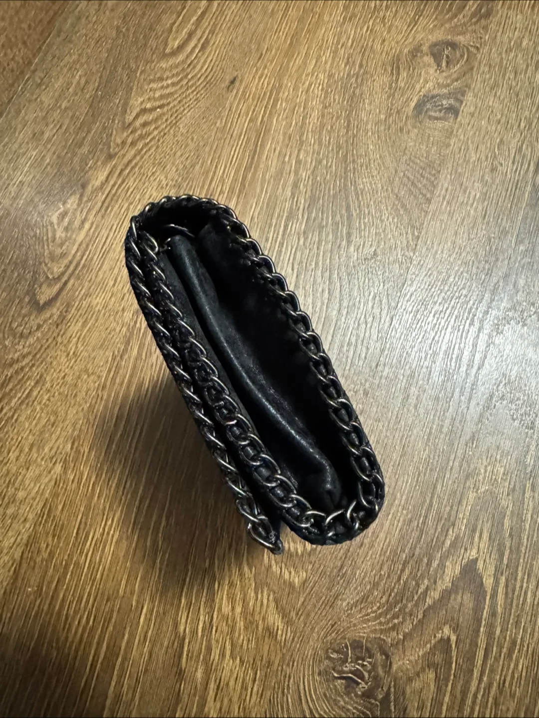 Chelsea 28 Black Chain Wallet image indicator(2)