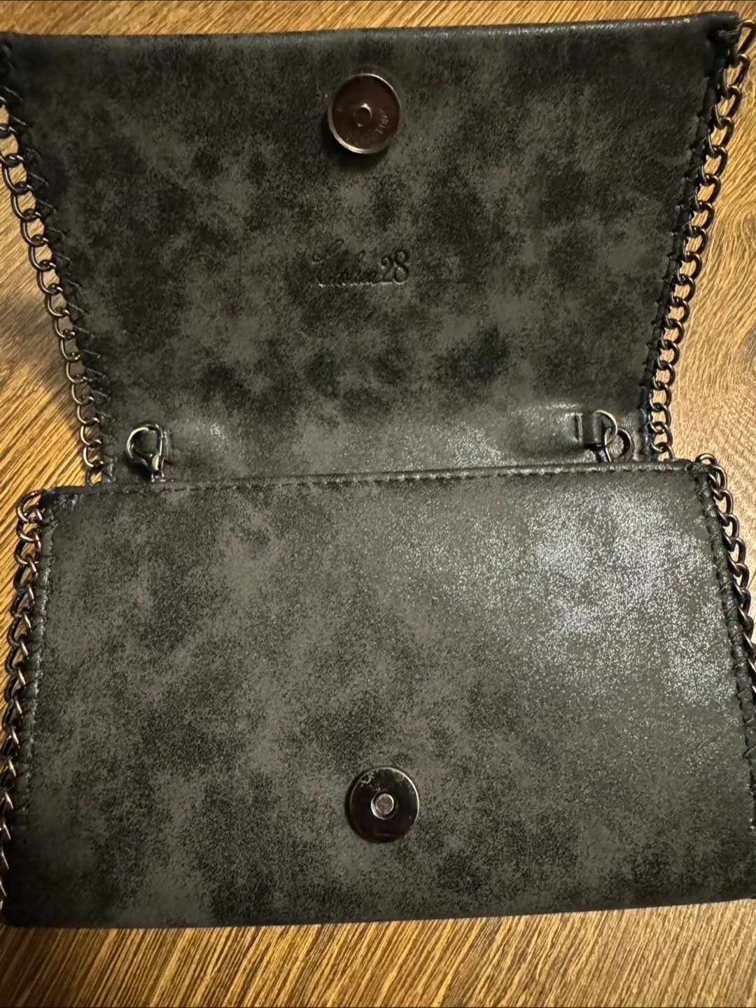 Chelsea 28 Black Chain Wallet image indicator(4)