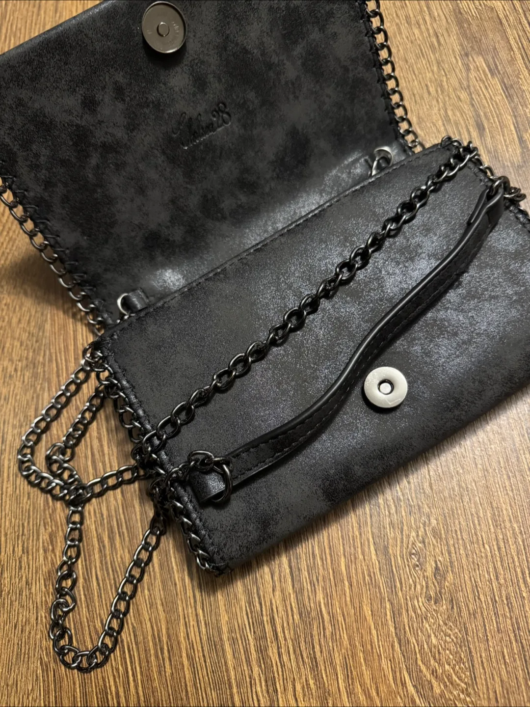 Chelsea 28 Black Chain Wallet image indicator(7)