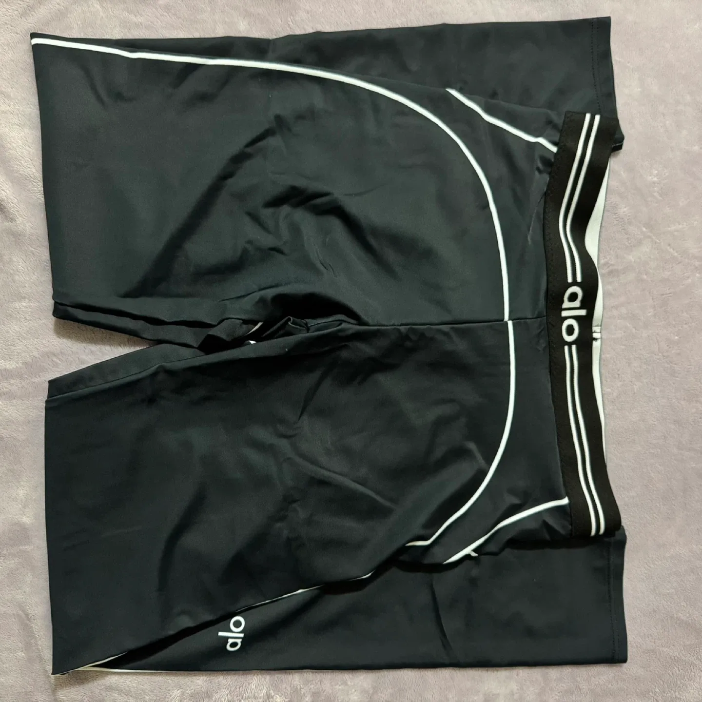 ALO Yoga Set image indicator(6)