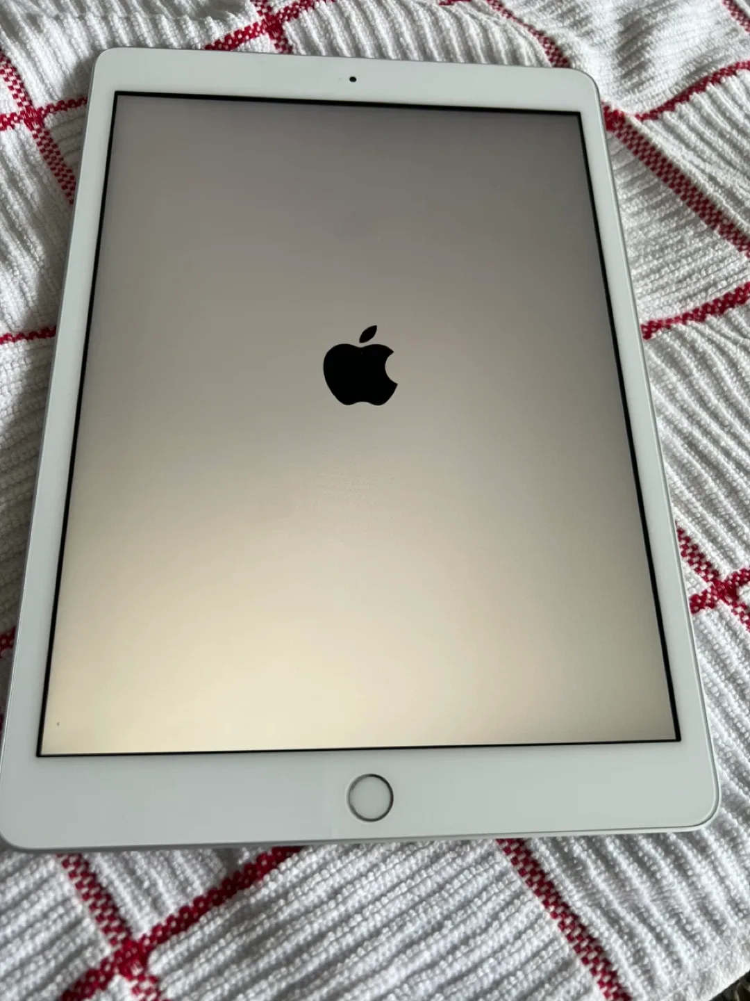 IPAD 8th Generation (32GB) Apple iPad image indicator(3)