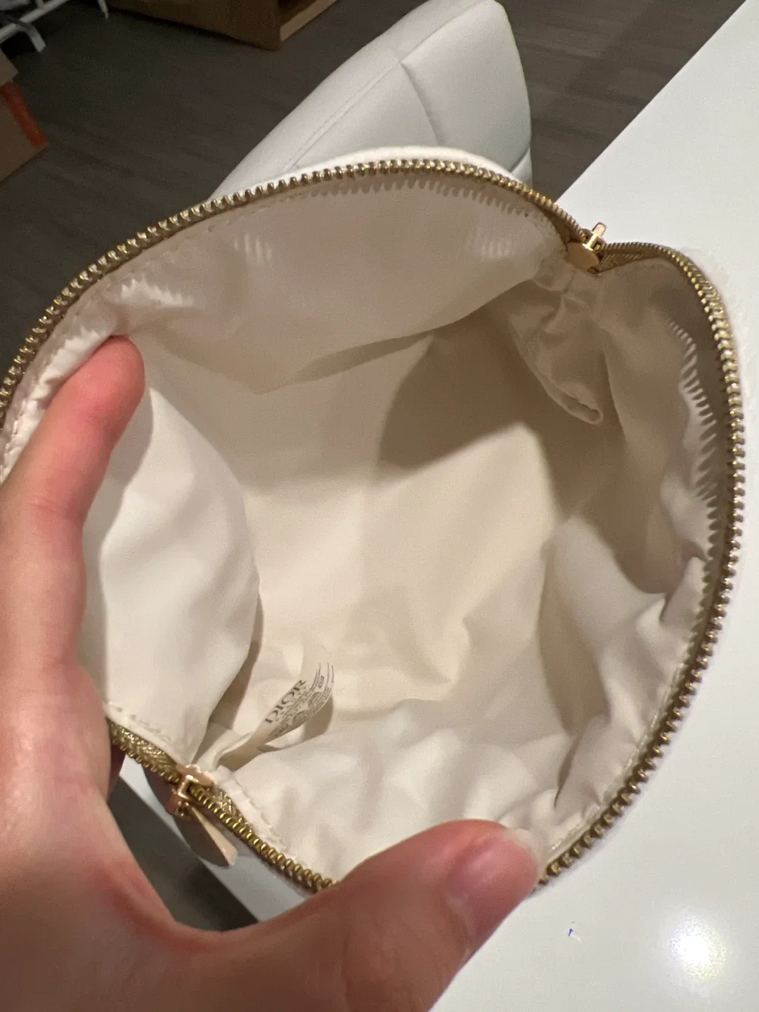 Dior White Cosmetic Pouch/bag image indicator(4)