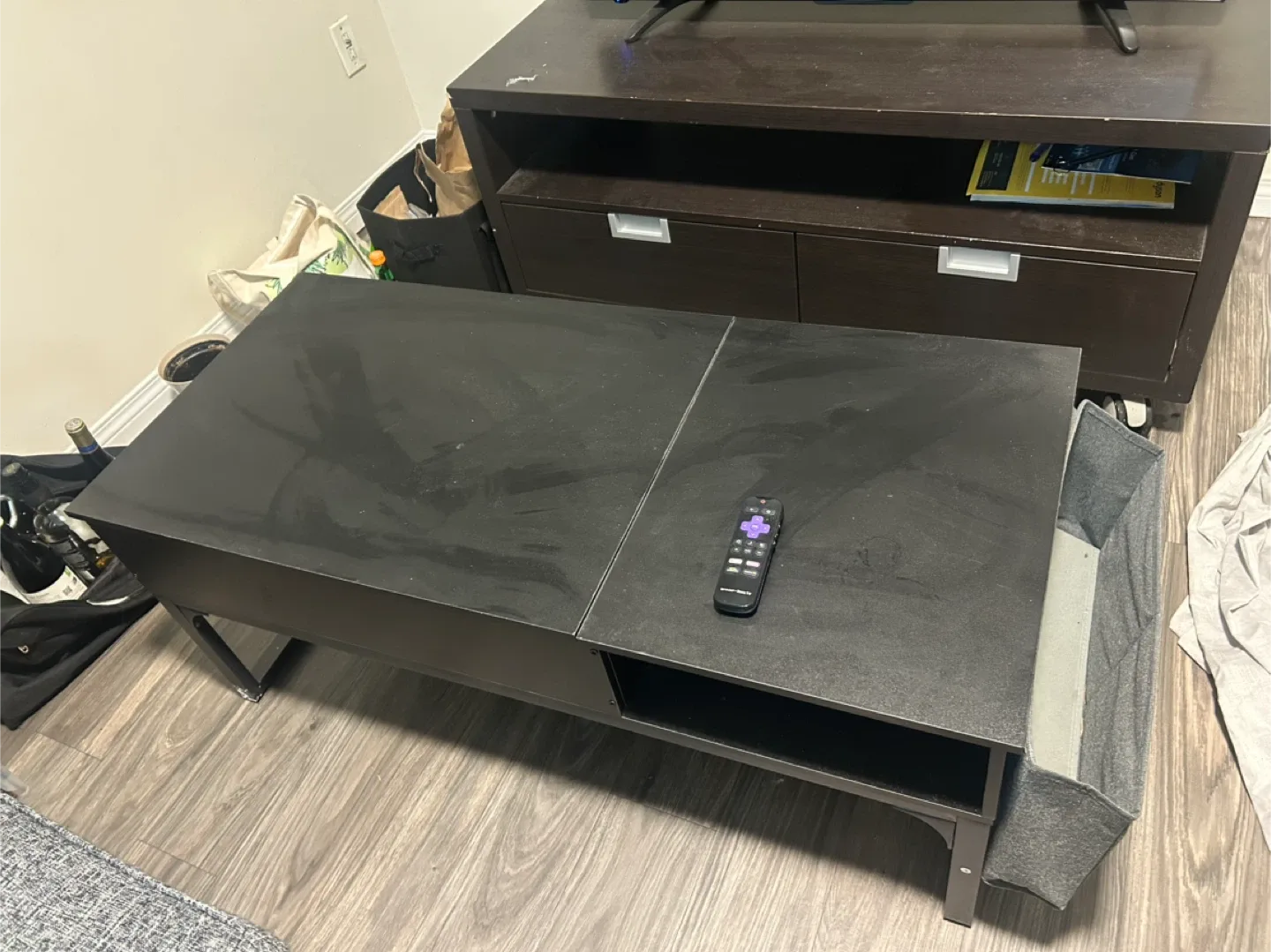 Black Lift Top Coffee Table image indicator(2)