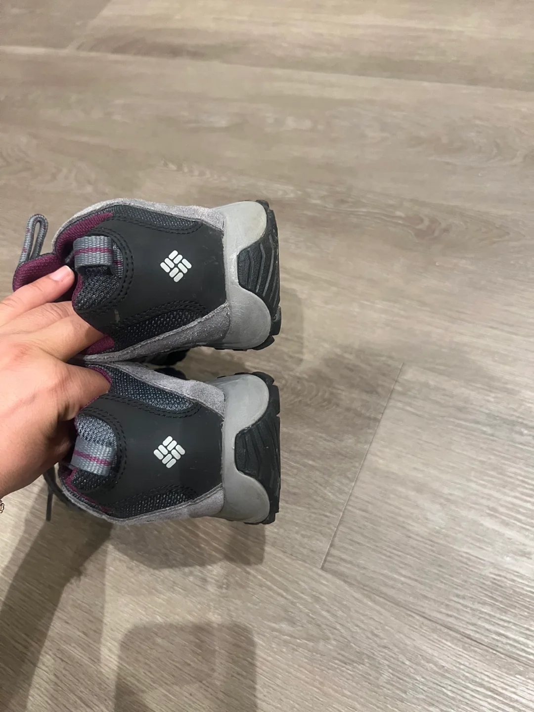 Columbia Grey Shoes image indicator(3)