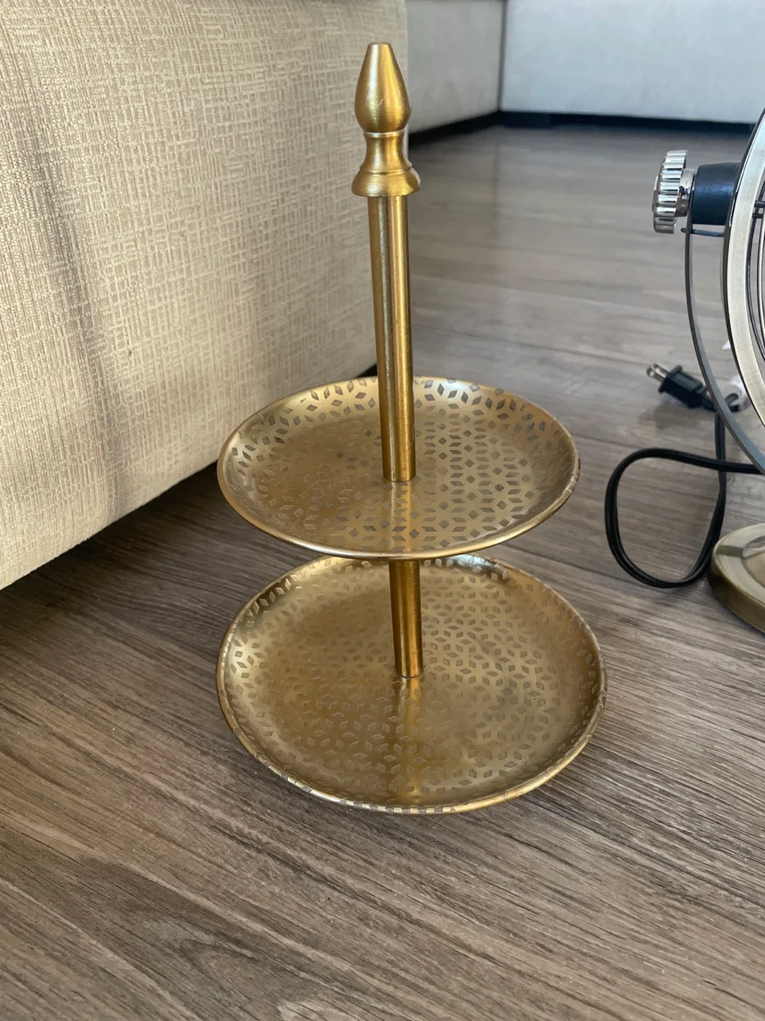 Small Home Fan & Gold Decor Set image indicator(3)