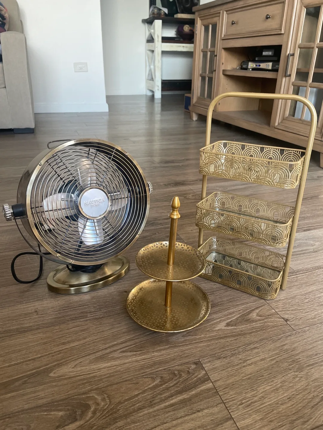 Small Home Fan & Gold Decor Set image indicator(6)