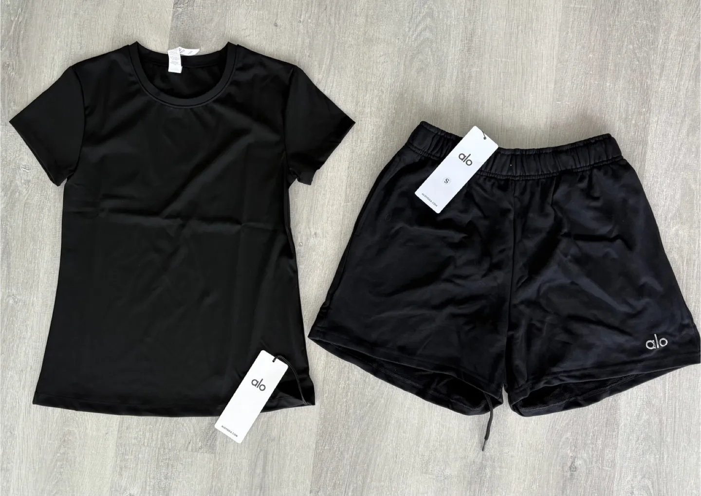 ALO Accolade Shorts & Alosoft Finesse Tee - Black image indicator(2)