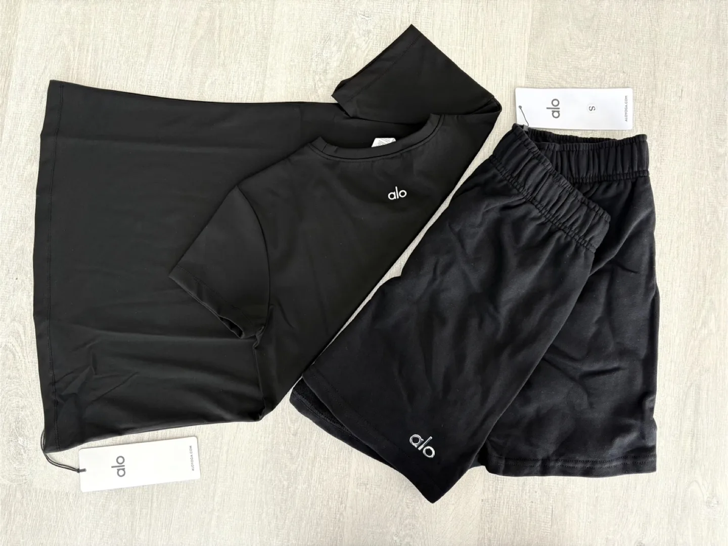 ALO Accolade Shorts & Alosoft Finesse Tee - Black thumbnail
