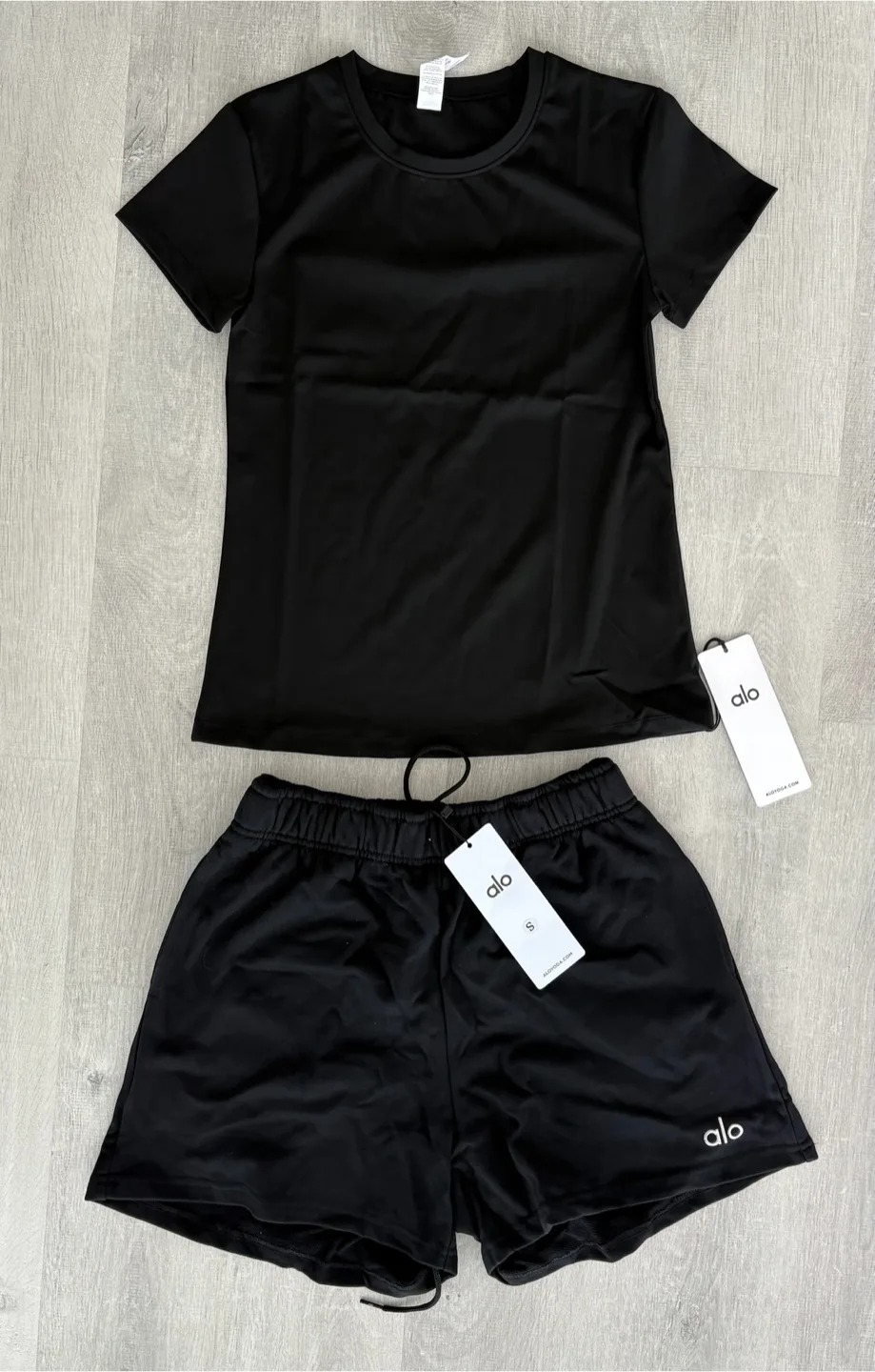 ALO Accolade Shorts & Alosoft Finesse Tee - Black image indicator(3)
