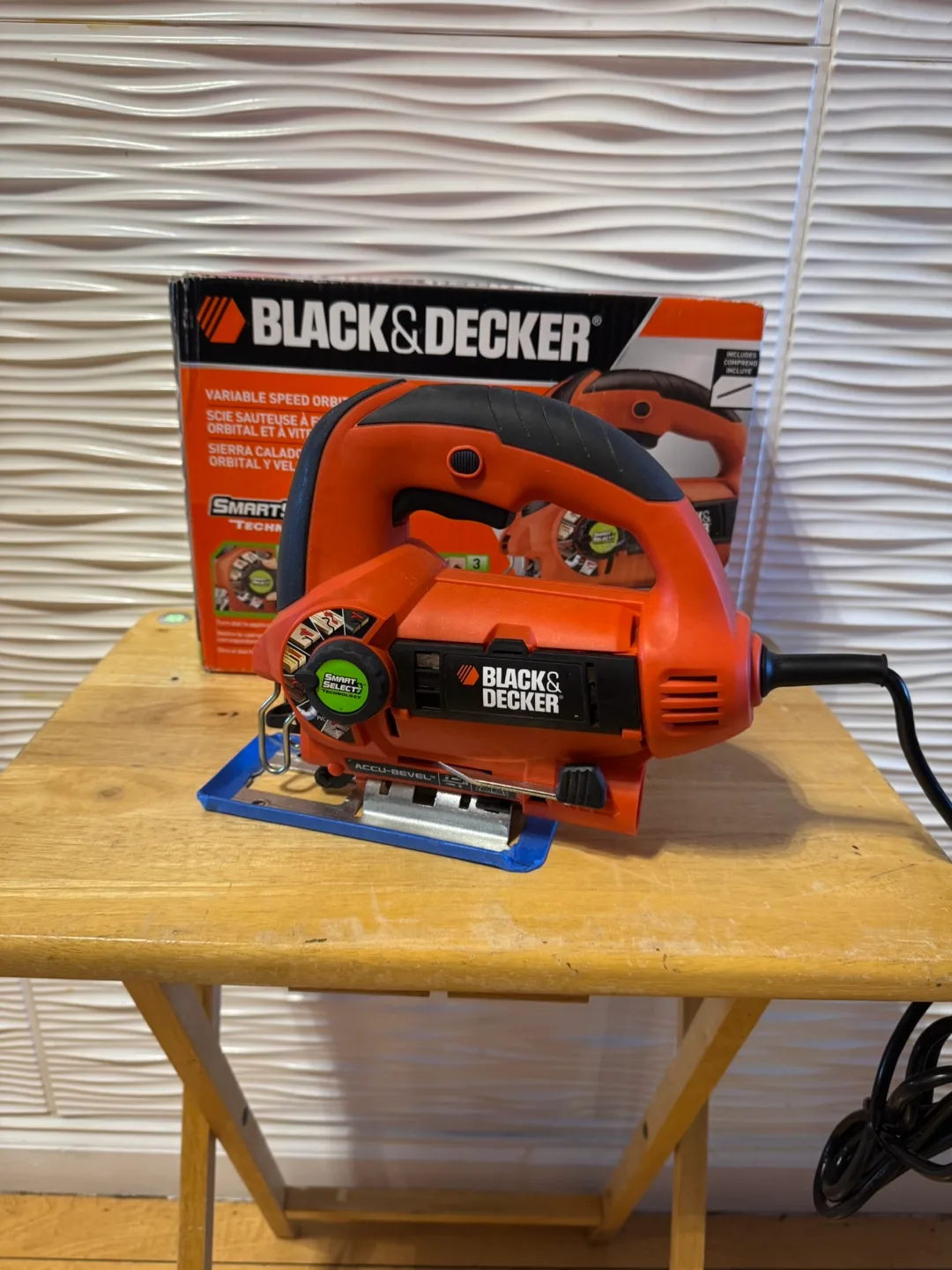 Black & Decker Variable Speed Orbital Jigsaw JS660 thumbnail