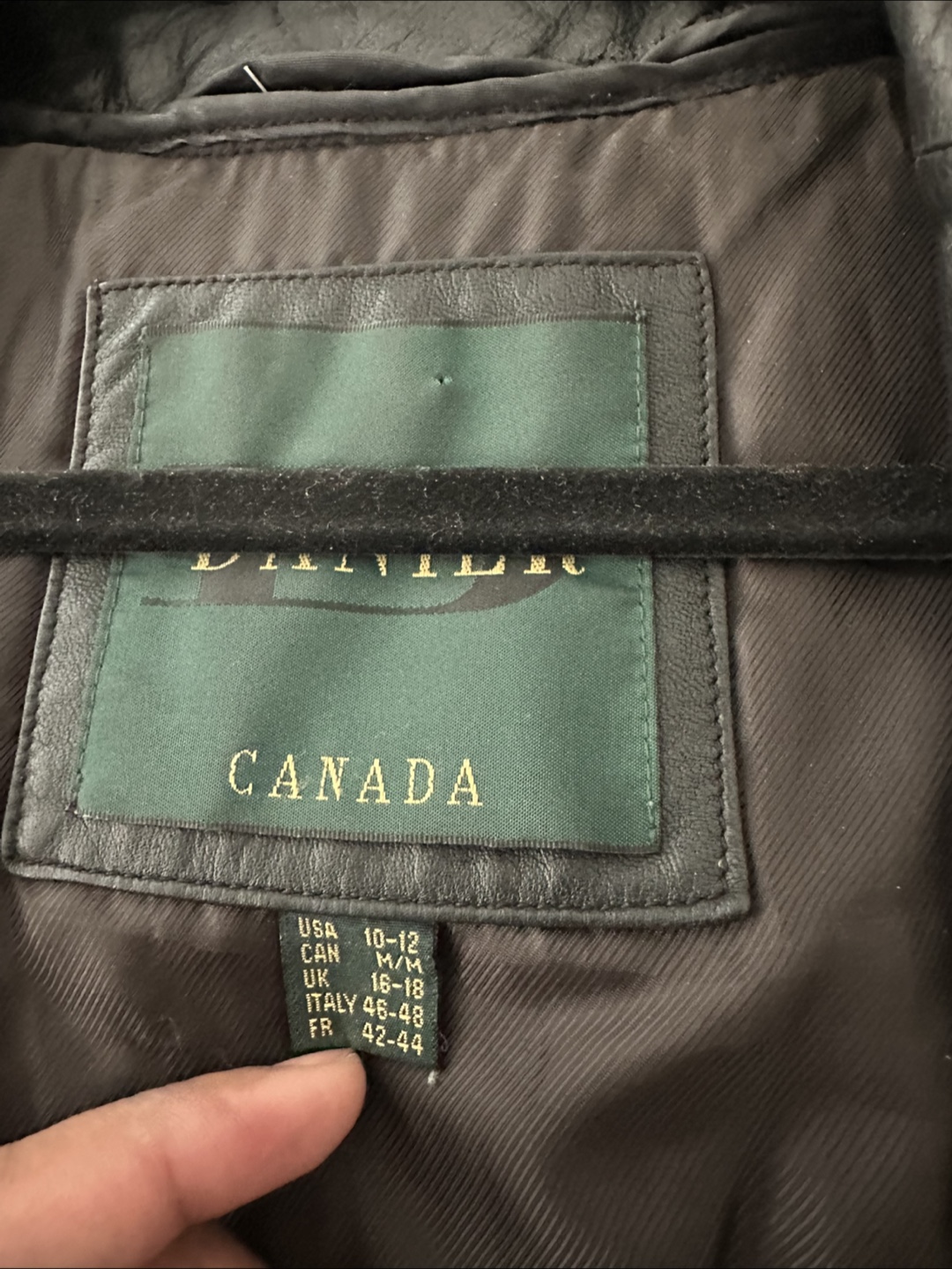 Danier Leather Jacket - Size M/M - photo 3