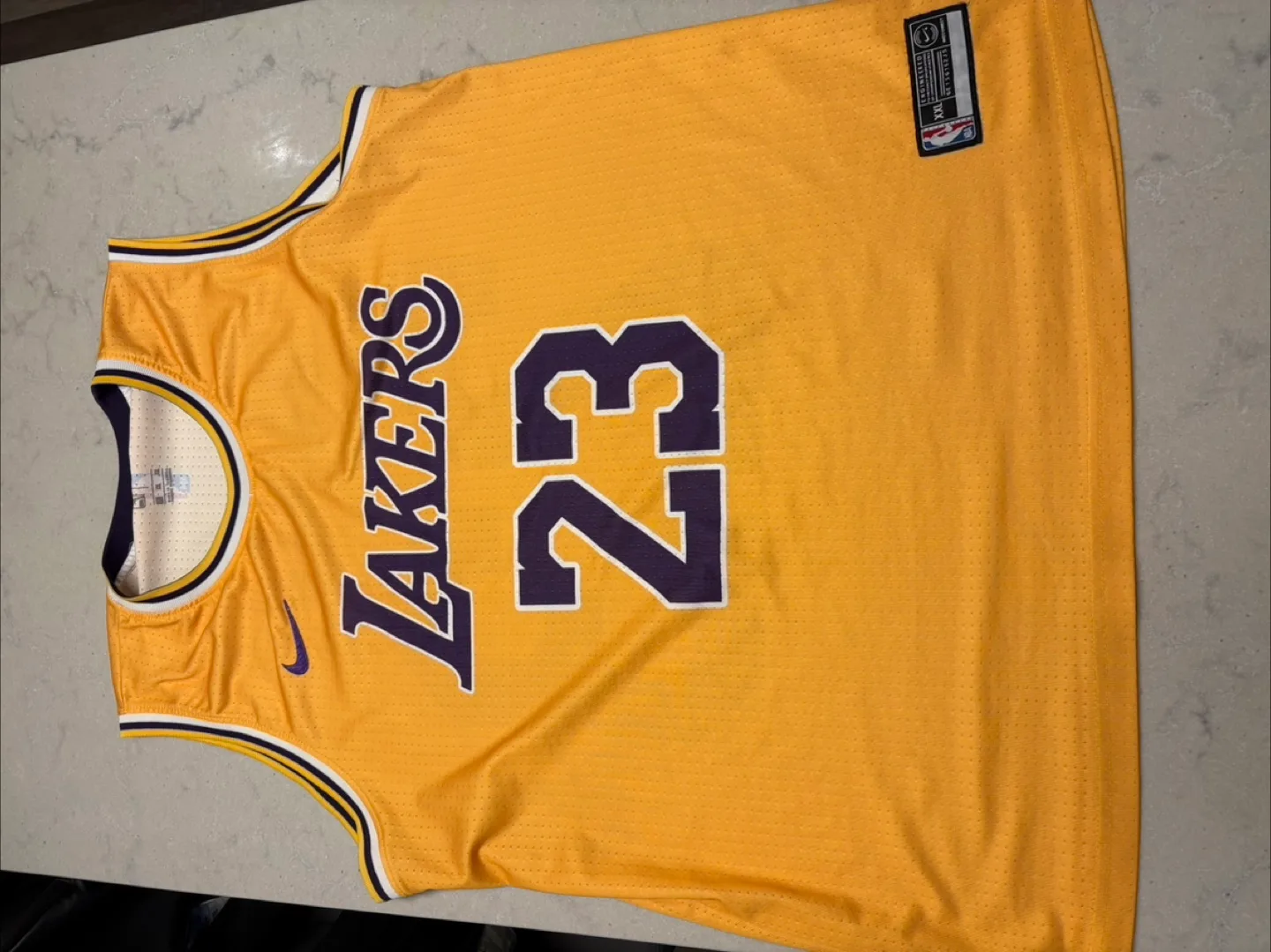 LeBron James Lakers Jersey - Size XXL image indicator(2)