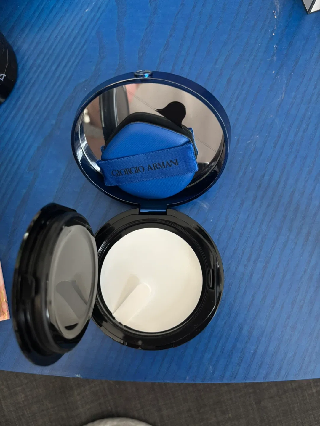 Giorgio Armani Essence-In-Balm Mesh Cushion Foundation image indicator(4)