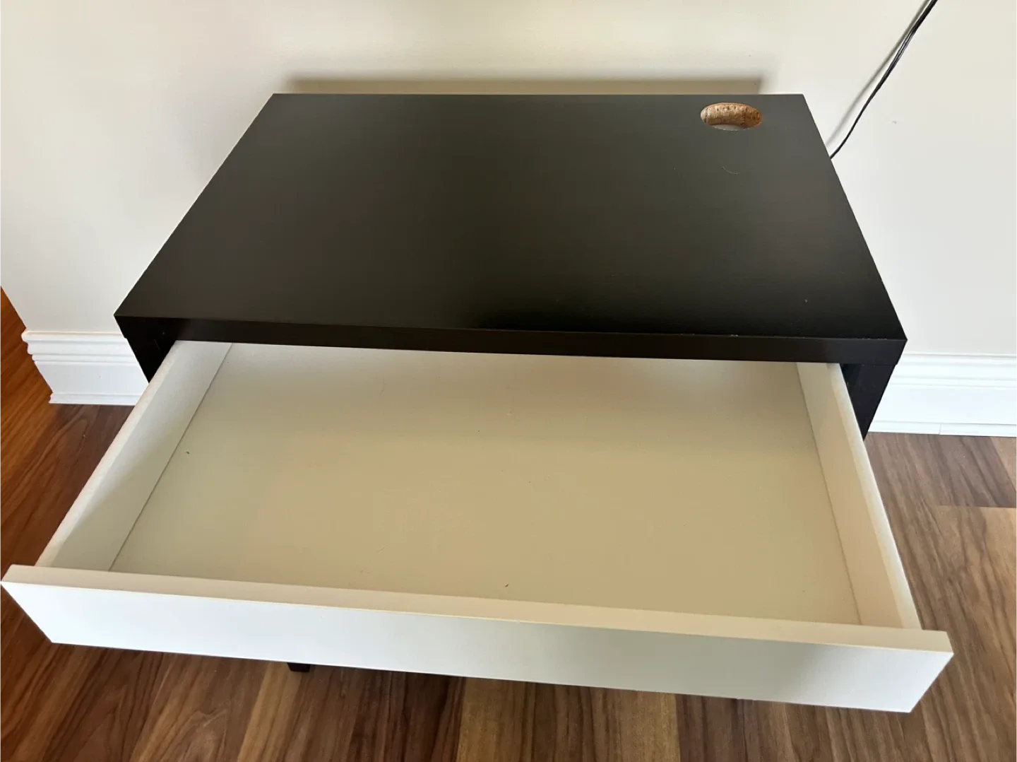 Black & White Desk with Drawer image indicator(3)