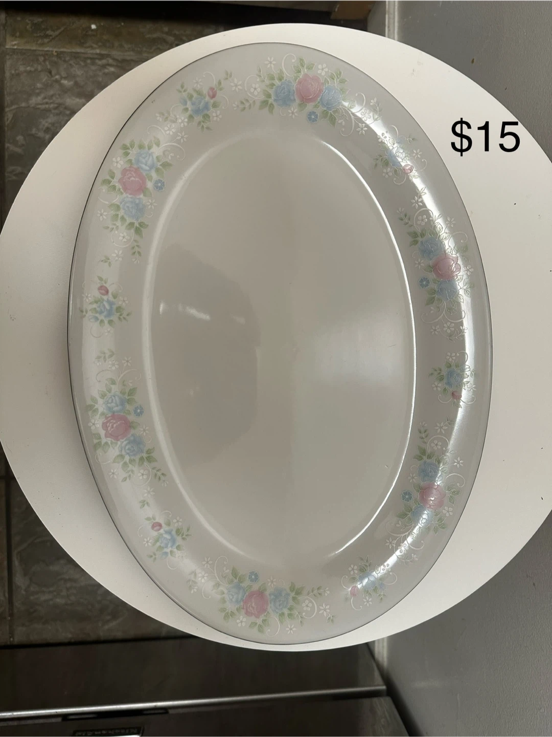 Moving Out Sale: glass & ceramic serving dishes - photo 4