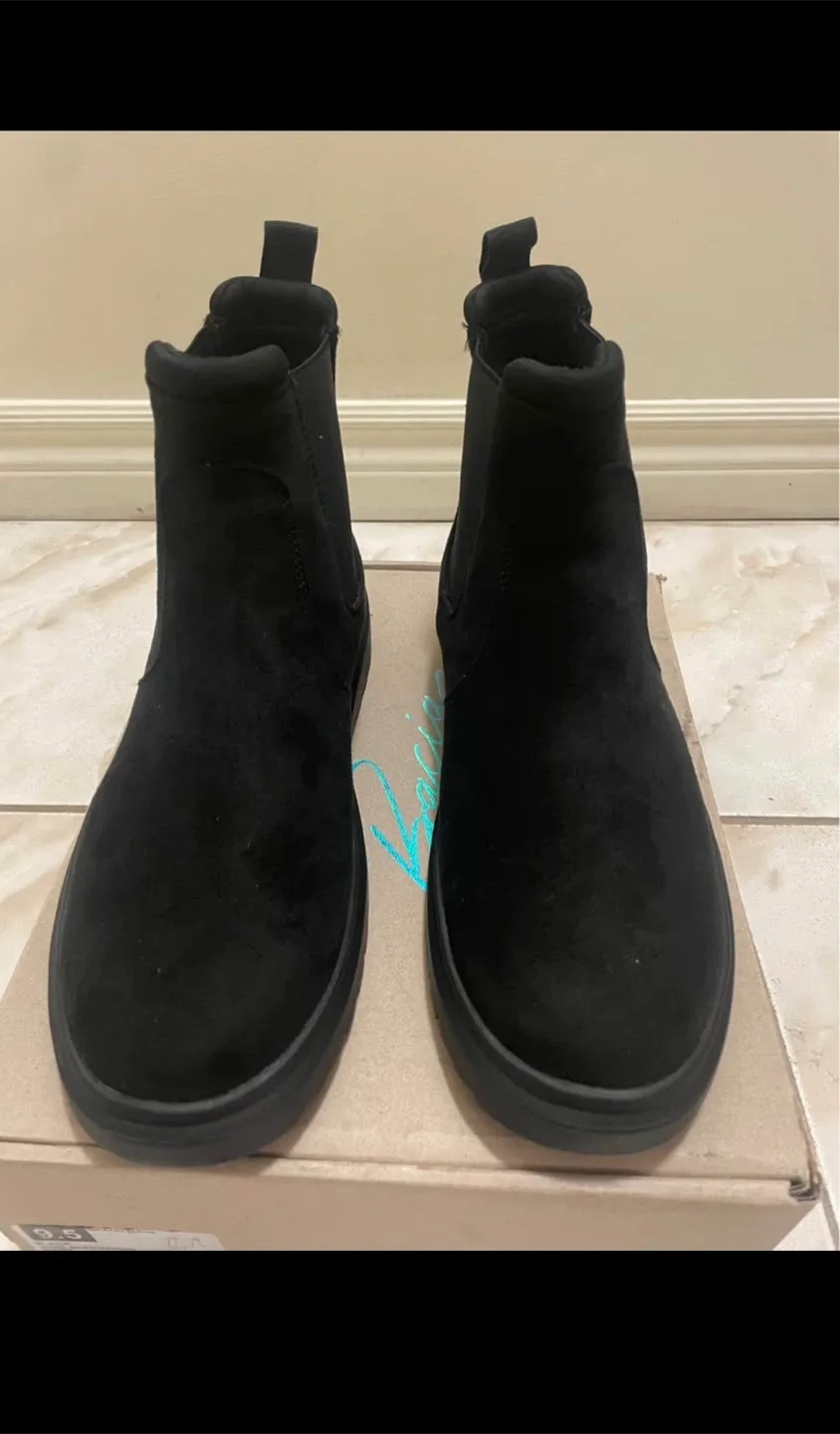 Bacia Black Women's Boots - Size 9.5 thumbnail