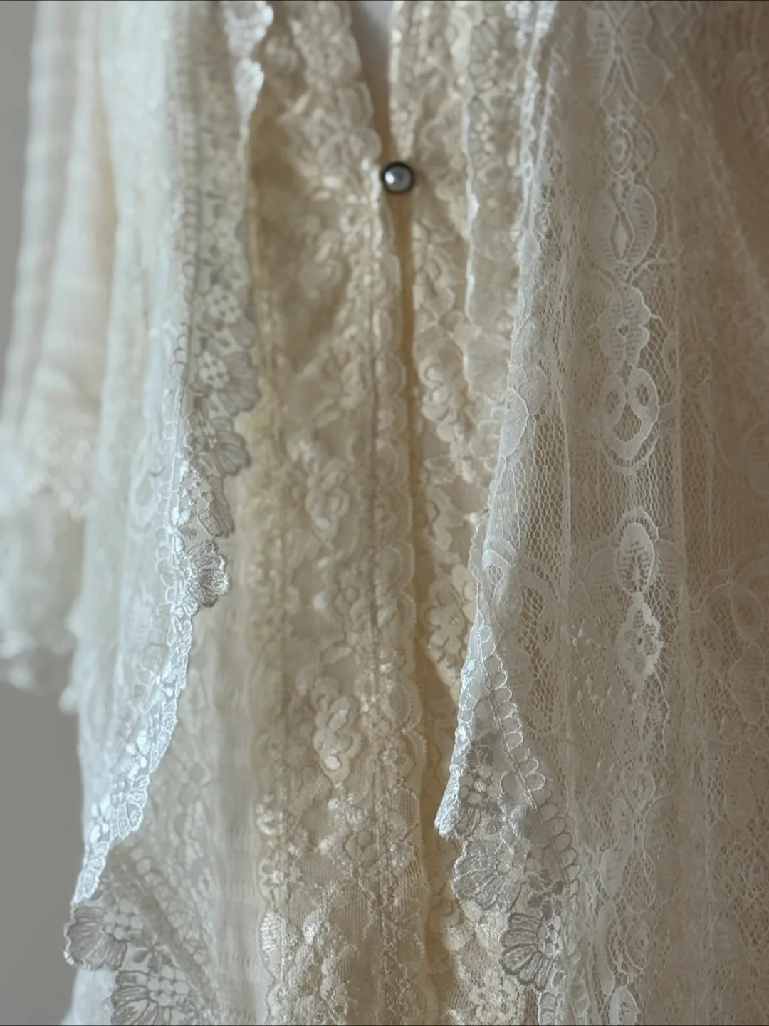 Axes Femme Vintage Lace Long Cardigan image indicator(4)