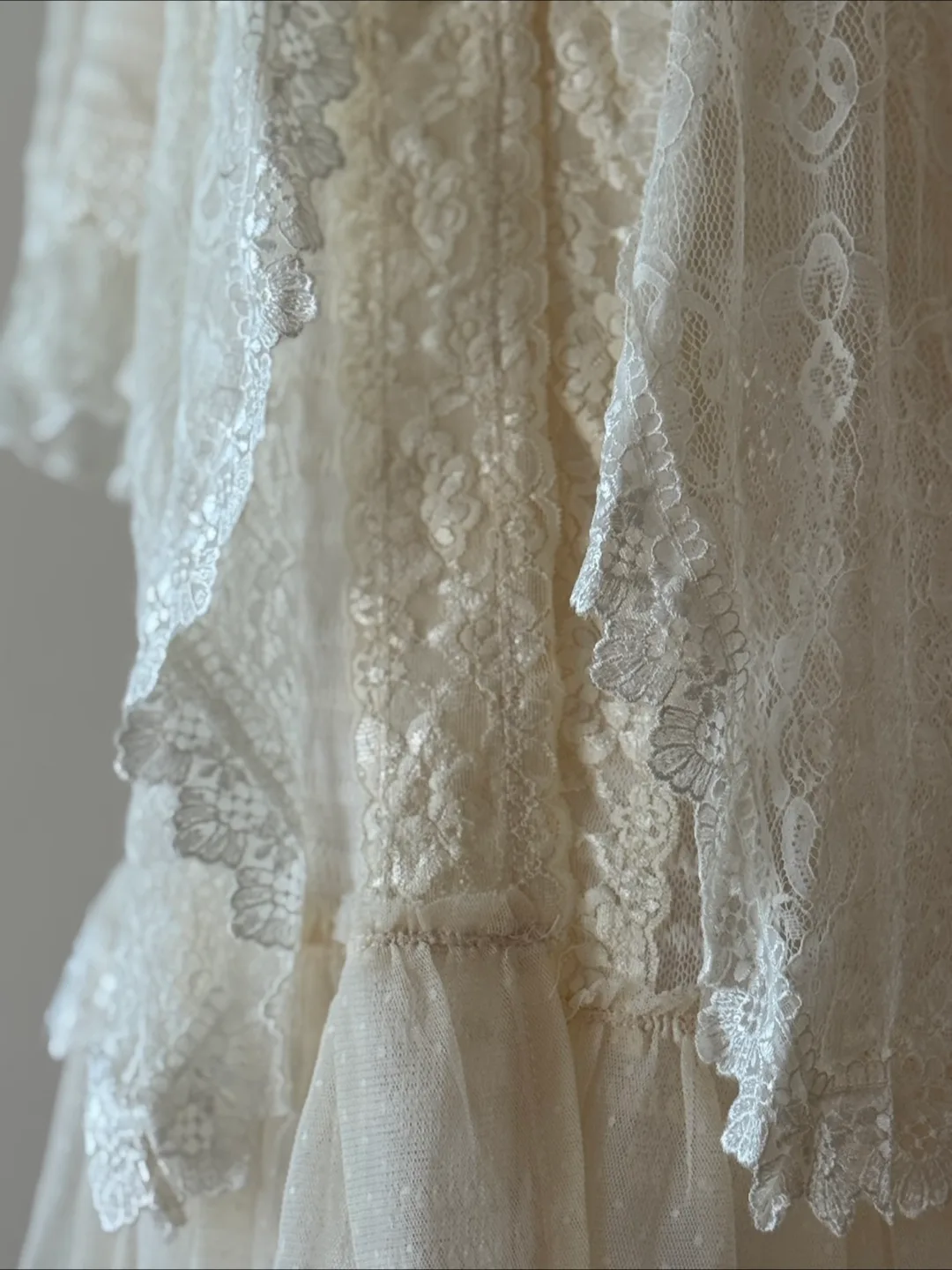 Axes Femme Vintage Lace Long Cardigan image indicator(3)