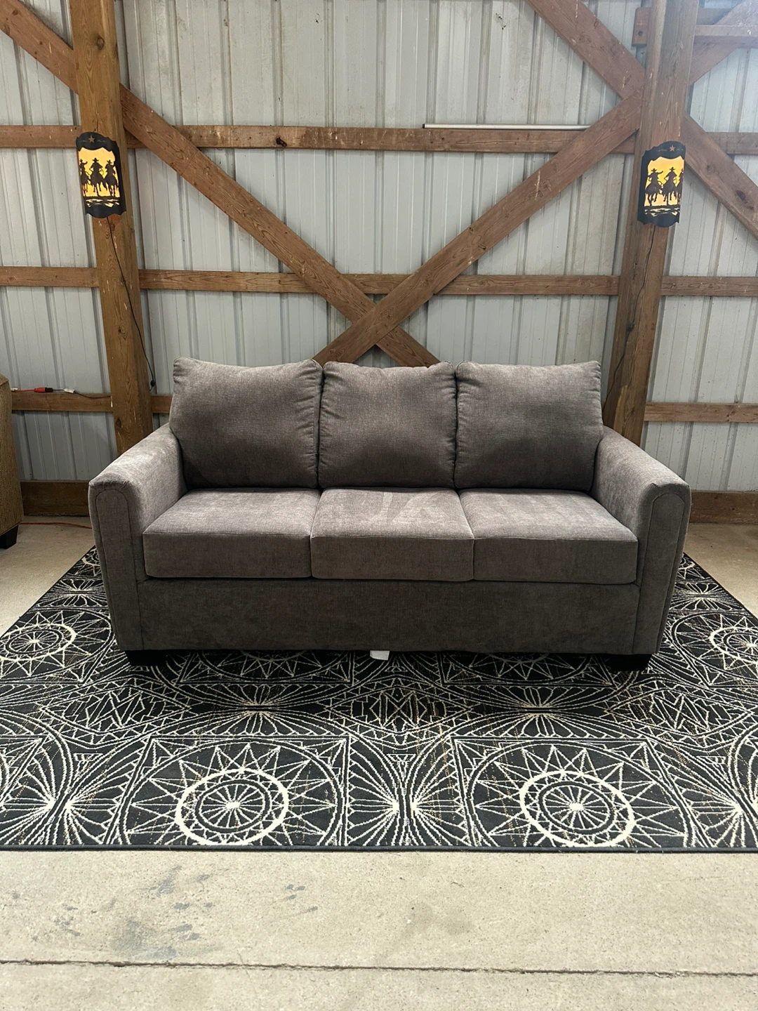 *Delivery Available* Tepperman’s pull out sofa in grey 🛋️