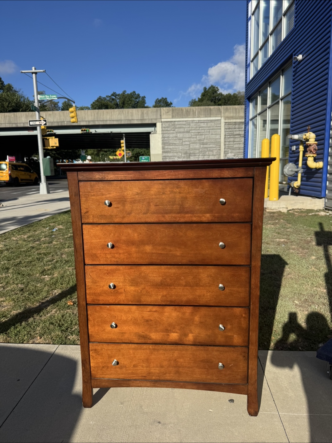 Free delivery Wooden 5-Drawer Dresser