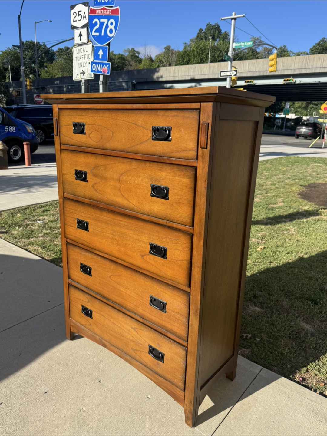 Free delivery Wooden 5-Drawer Dresser - photo 2