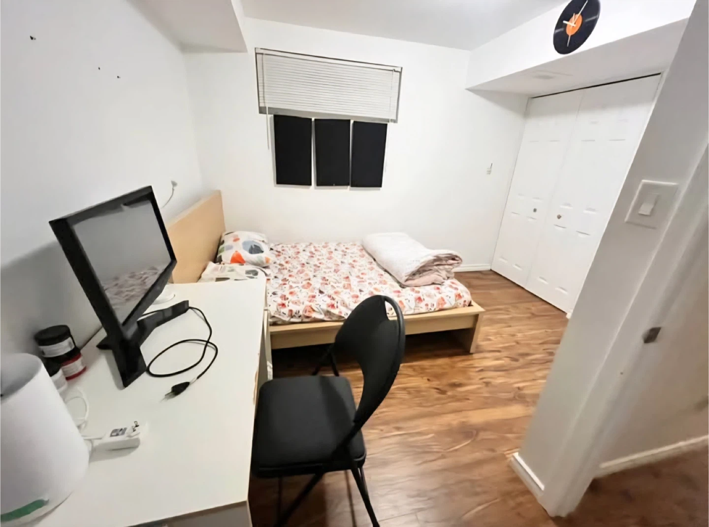 Renting a basement furnished single room - photo 2