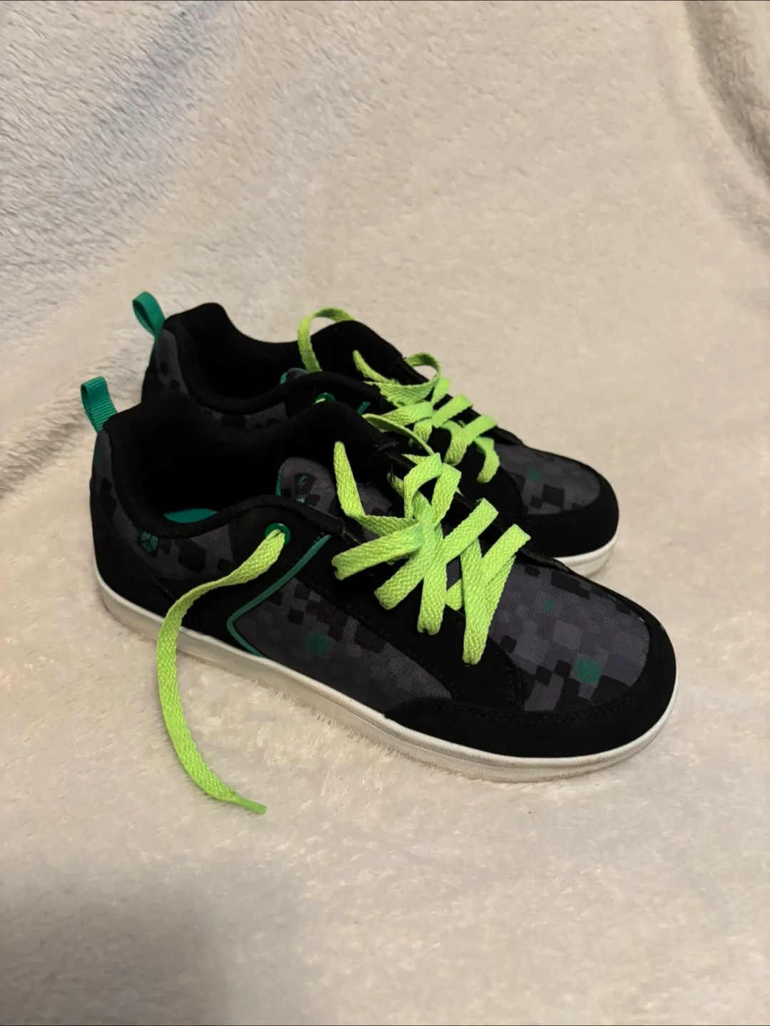 RipZone Minecraft Black & Green Sneakers size 6 thumbnail