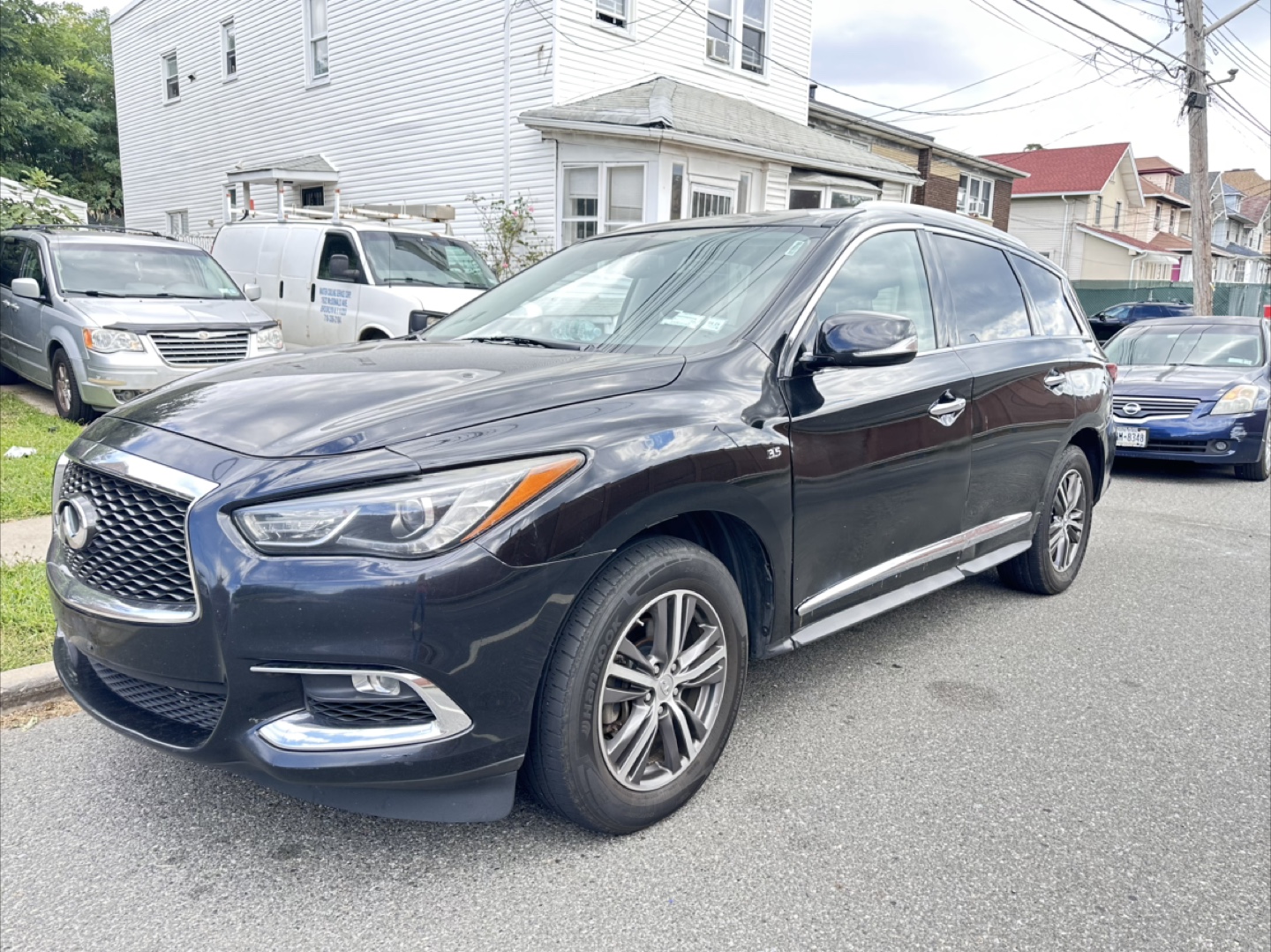 Infiniti QX60 - Black SUV - photo 3