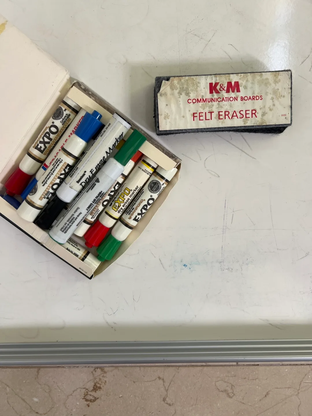 EXPO Dry Erase Markers & K&M Felt Eraser image indicator(3)